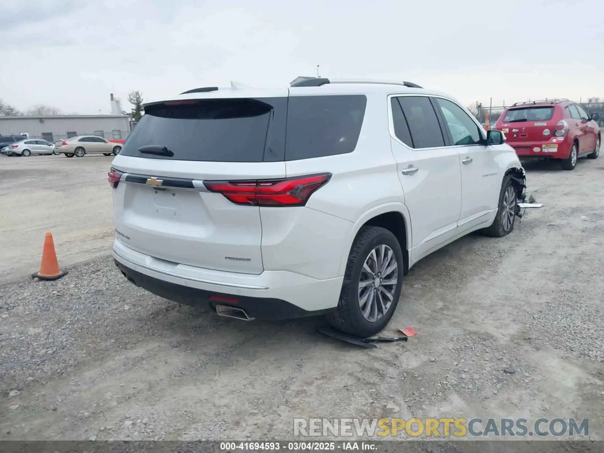 4 Photograph of a damaged car 1GNEVKKW8NJ177182 CHEVROLET TRAVERSE 2022