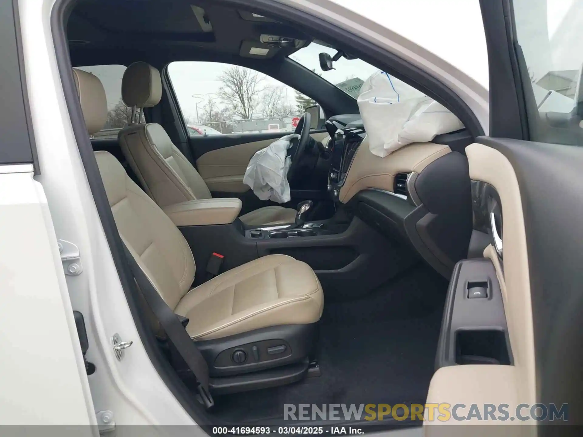 5 Photograph of a damaged car 1GNEVKKW8NJ177182 CHEVROLET TRAVERSE 2022