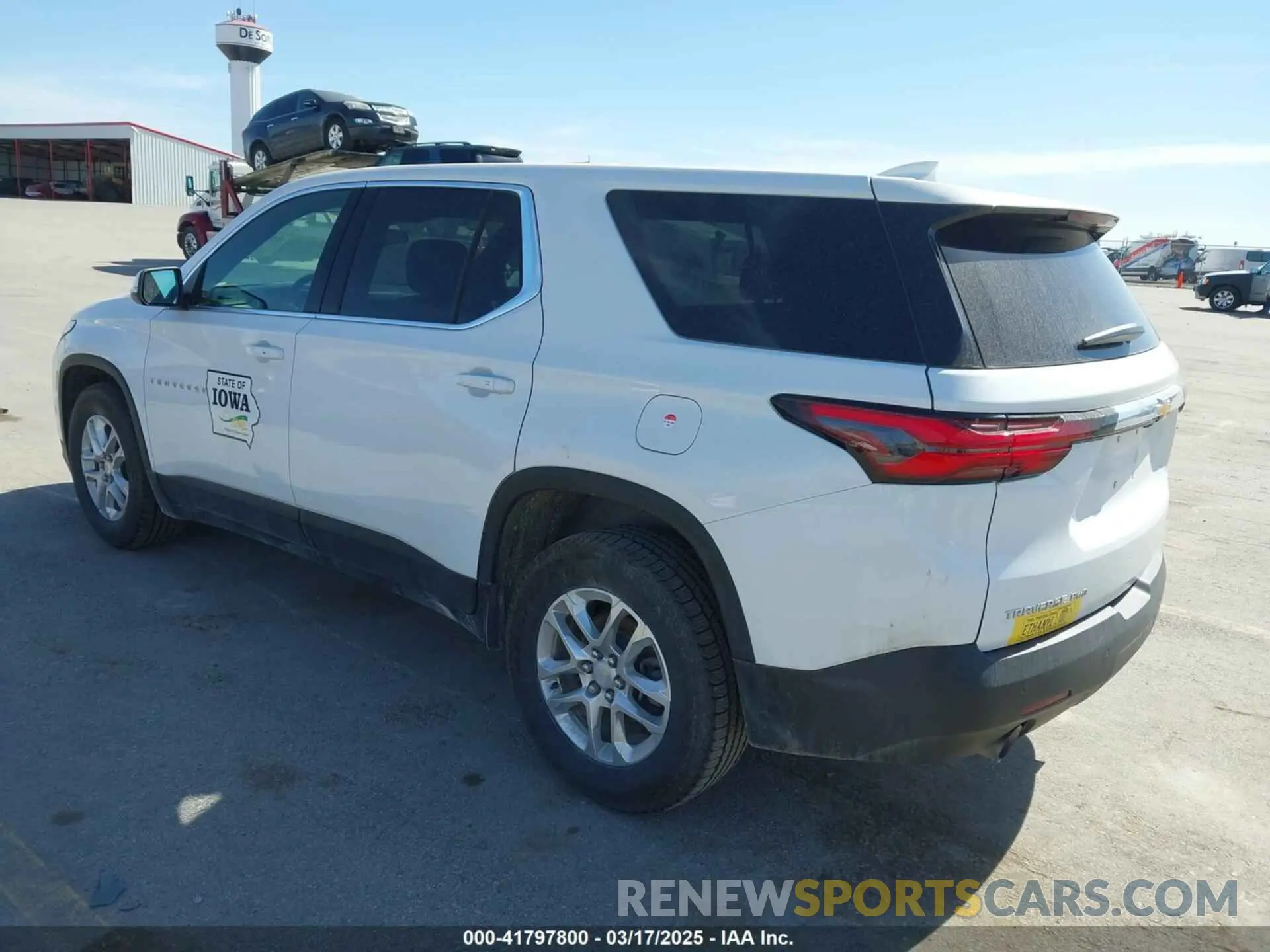 3 Photograph of a damaged car 1GNEVLKWXNJ102005 CHEVROLET TRAVERSE 2022