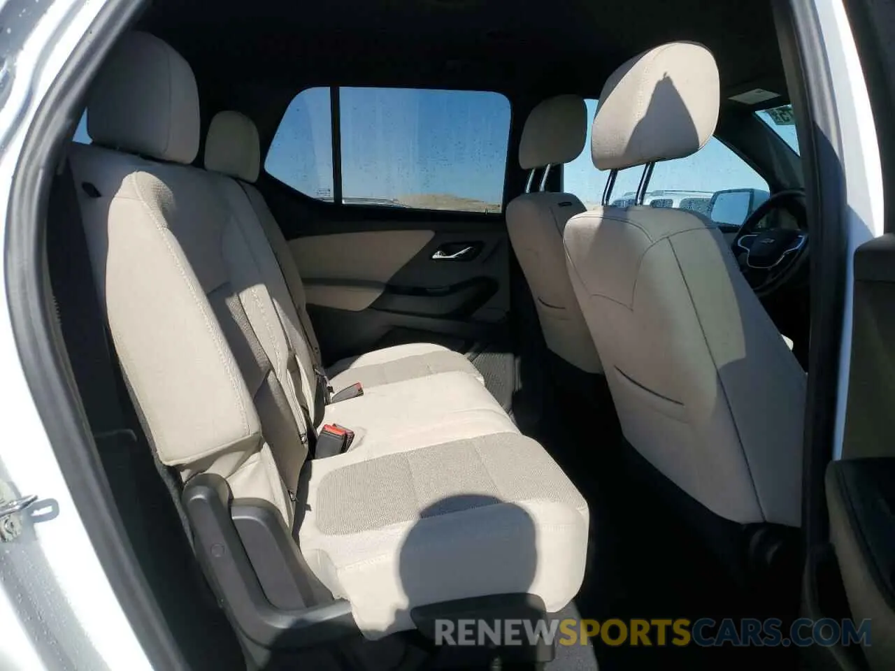 11 Photograph of a damaged car 1GNEVLKWXNJ107625 CHEVROLET TRAVERSE 2022