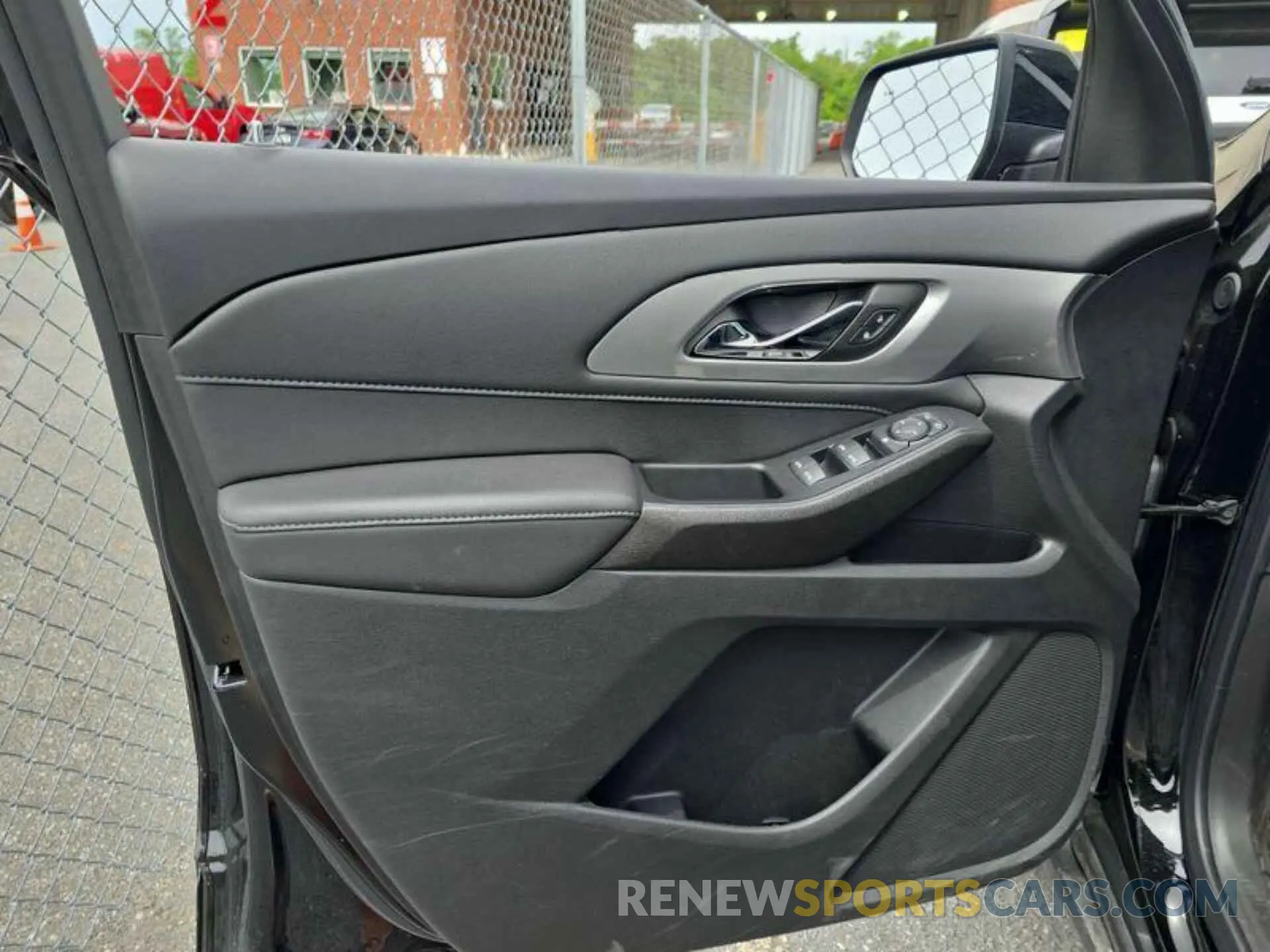 10 Photograph of a damaged car 1GNEVMKW4NJ123597 CHEVROLET TRAVERSE 2022
