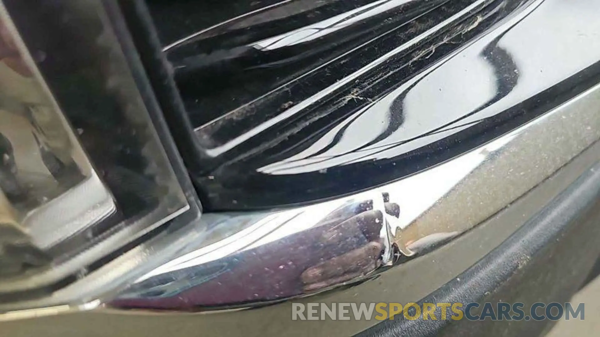 27 Photograph of a damaged car 1GNEVMKW4NJ123597 CHEVROLET TRAVERSE 2022