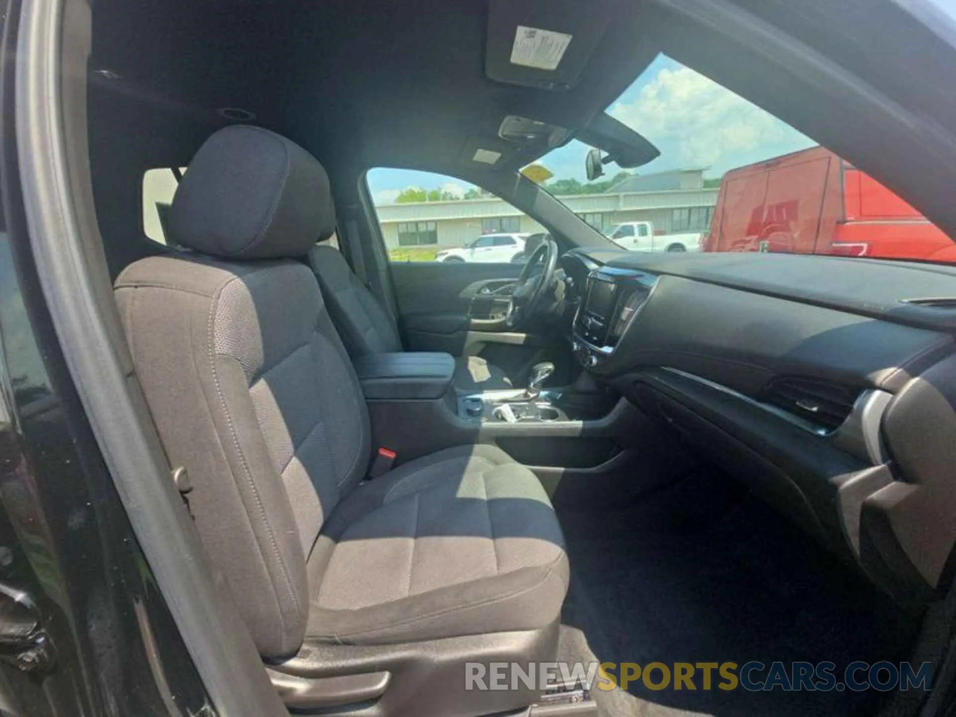 3 Photograph of a damaged car 1GNEVMKW4NJ123597 CHEVROLET TRAVERSE 2022