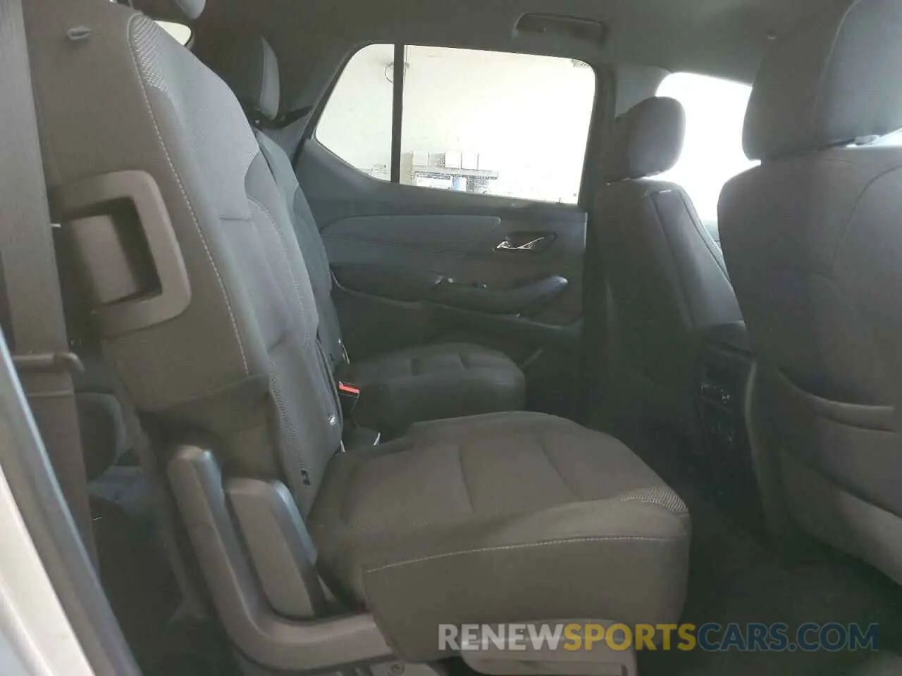 11 Photograph of a damaged car 1GNEVMKW6NJ139137 CHEVROLET TRAVERSE 2022