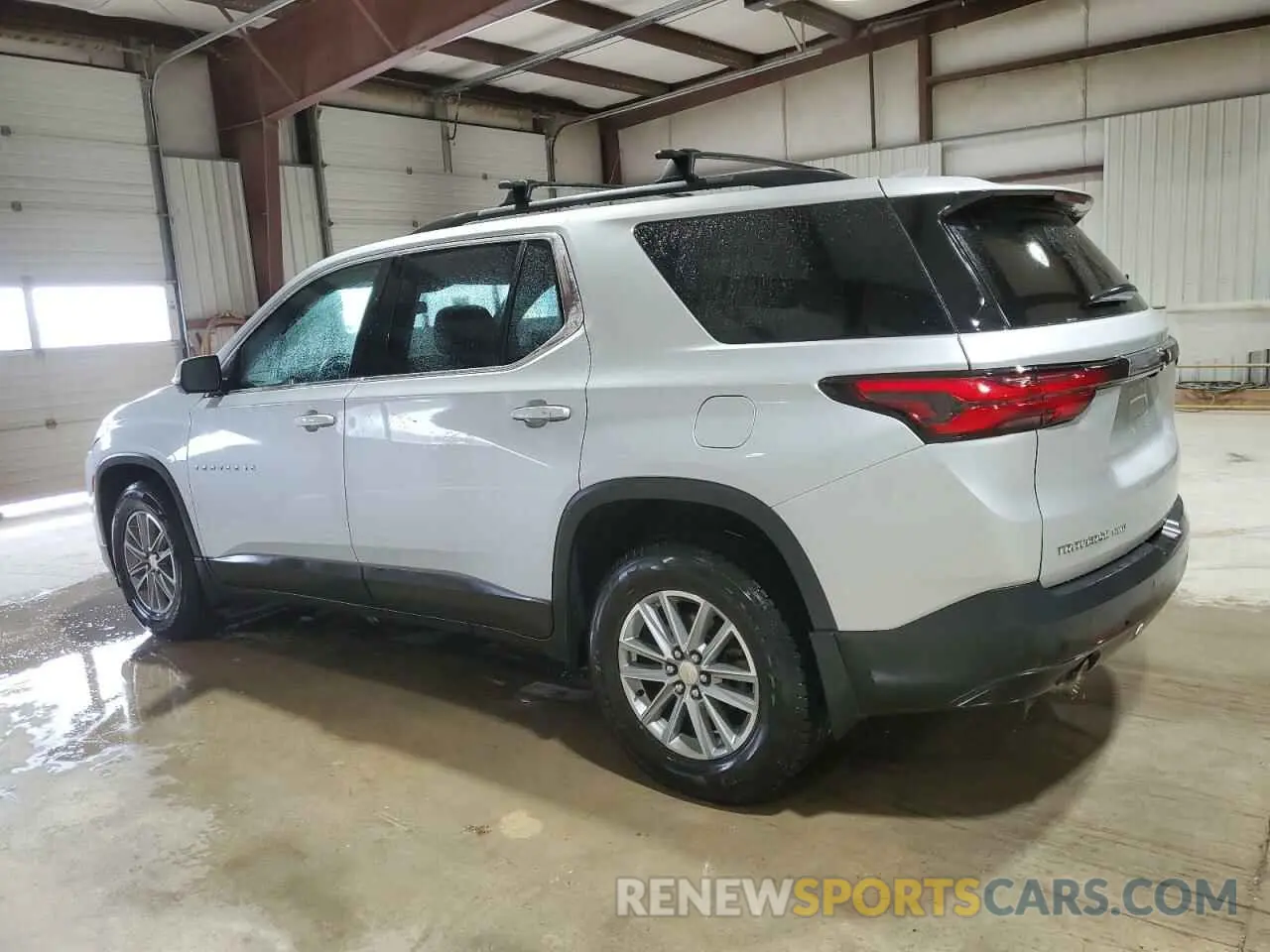 2 Photograph of a damaged car 1GNEVMKW6NJ139137 CHEVROLET TRAVERSE 2022