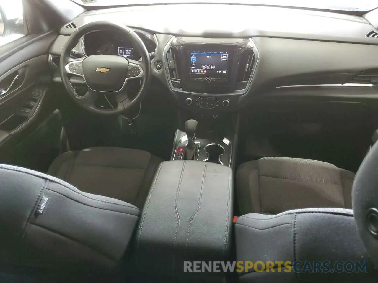 8 Photograph of a damaged car 1GNEVMKW6NJ139137 CHEVROLET TRAVERSE 2022