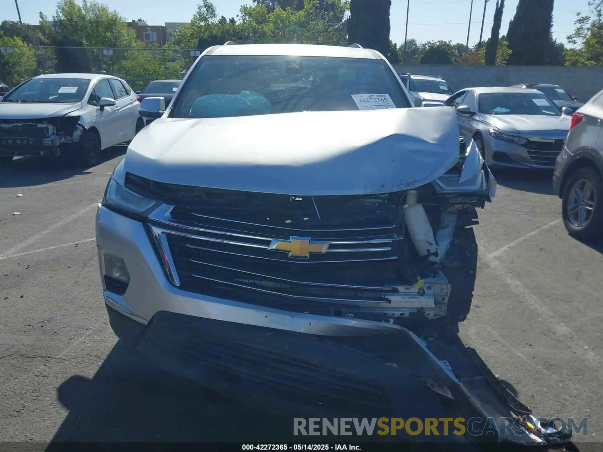 12 Photograph of a damaged car 1GNEVMKW7NJ168646 CHEVROLET TRAVERSE 2022