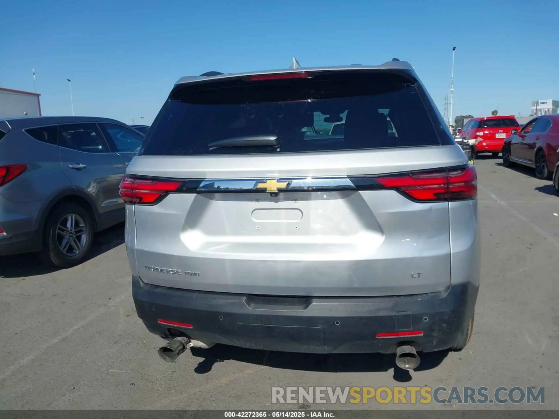 16 Photograph of a damaged car 1GNEVMKW7NJ168646 CHEVROLET TRAVERSE 2022