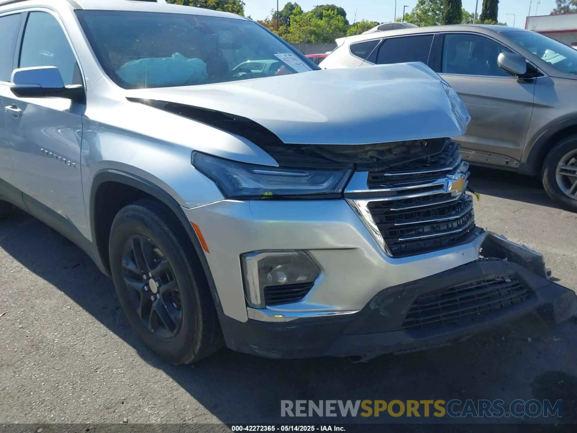 18 Photograph of a damaged car 1GNEVMKW7NJ168646 CHEVROLET TRAVERSE 2022