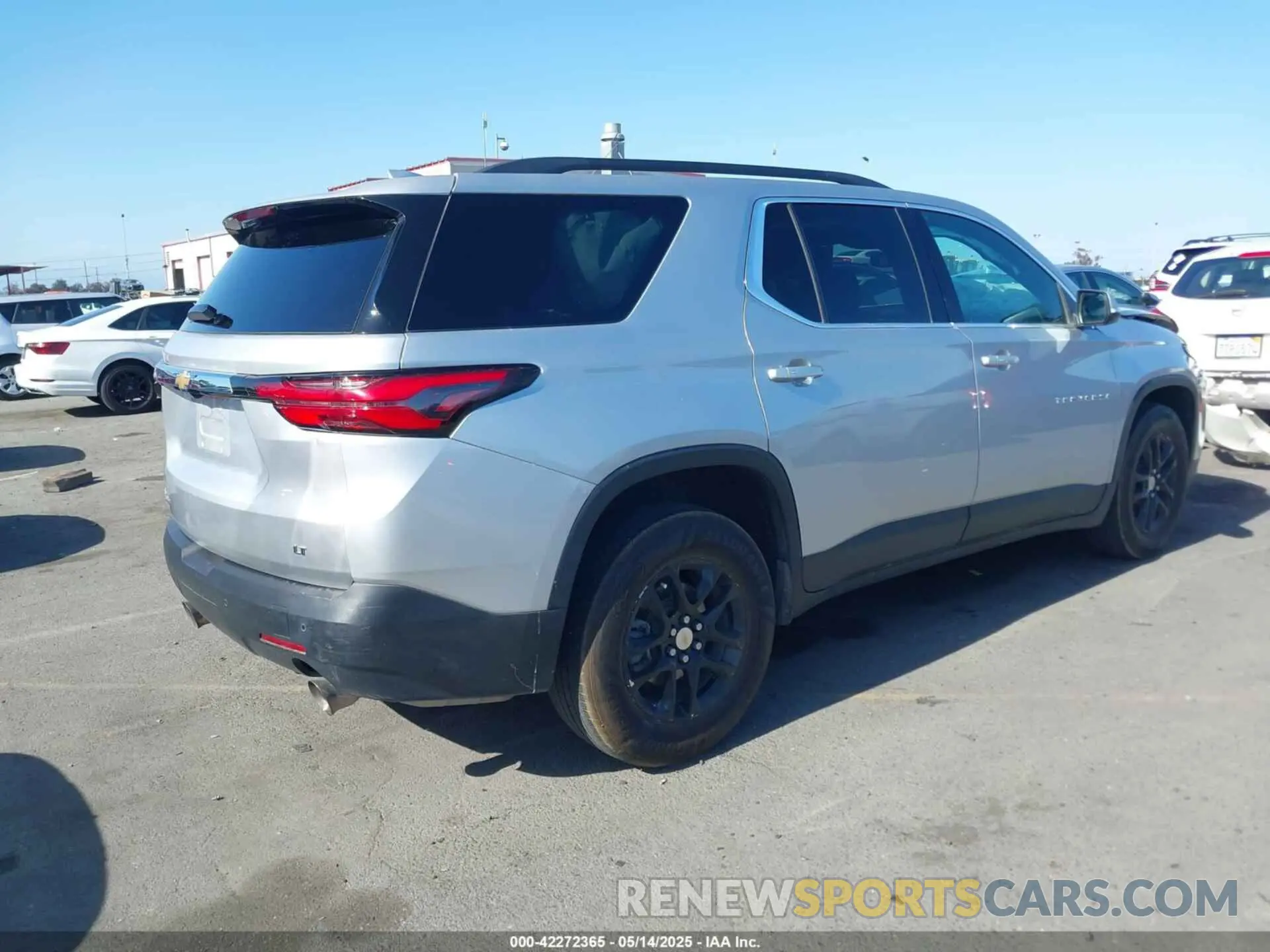4 Photograph of a damaged car 1GNEVMKW7NJ168646 CHEVROLET TRAVERSE 2022