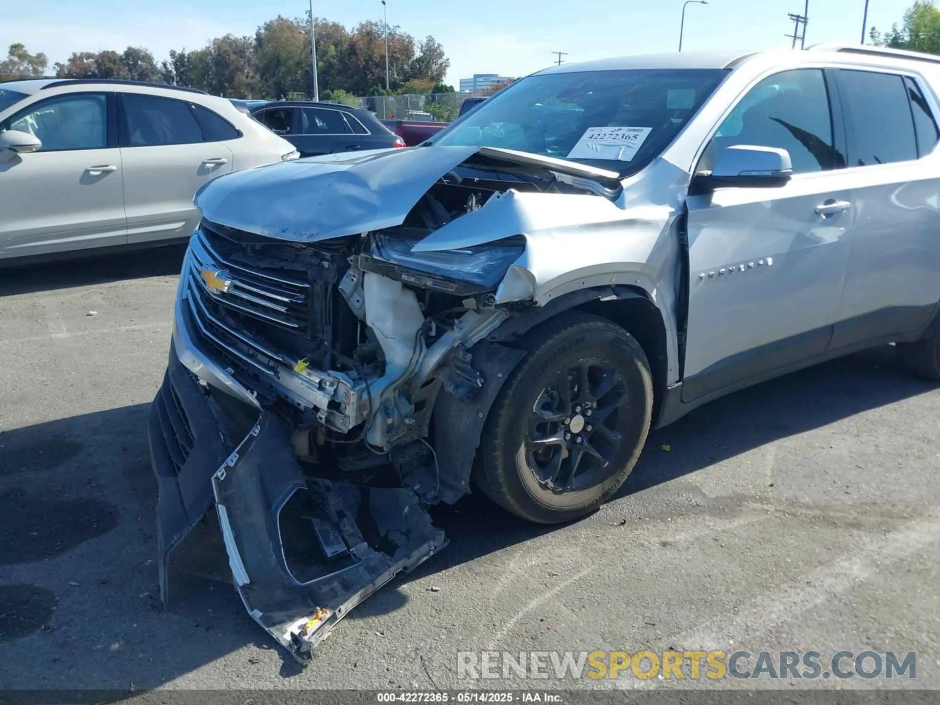 6 Photograph of a damaged car 1GNEVMKW7NJ168646 CHEVROLET TRAVERSE 2022