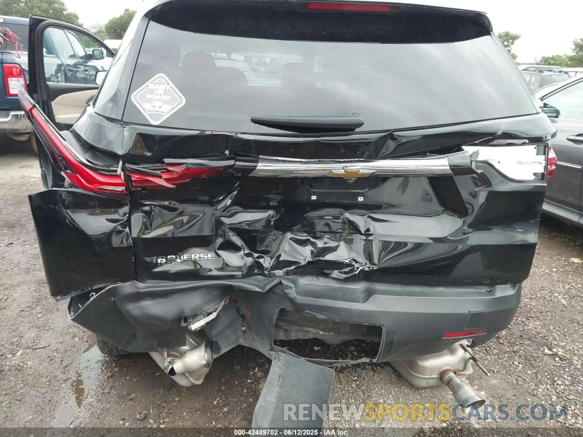6 Photograph of a damaged car 1GNERFKW1PJ333545 CHEVROLET TRAVERSE 2023