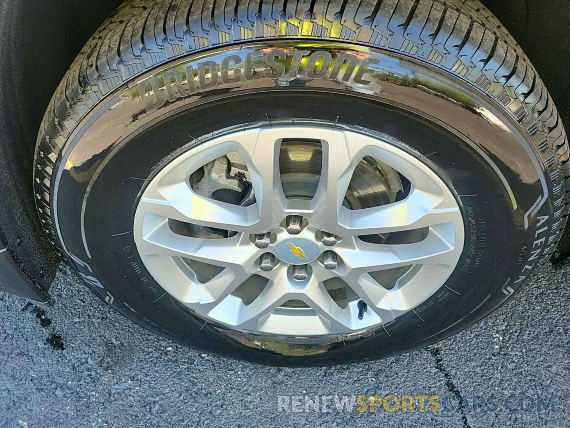 27 Photograph of a damaged car 1GNERFKW3PJ114117 CHEVROLET TRAVERSE 2023