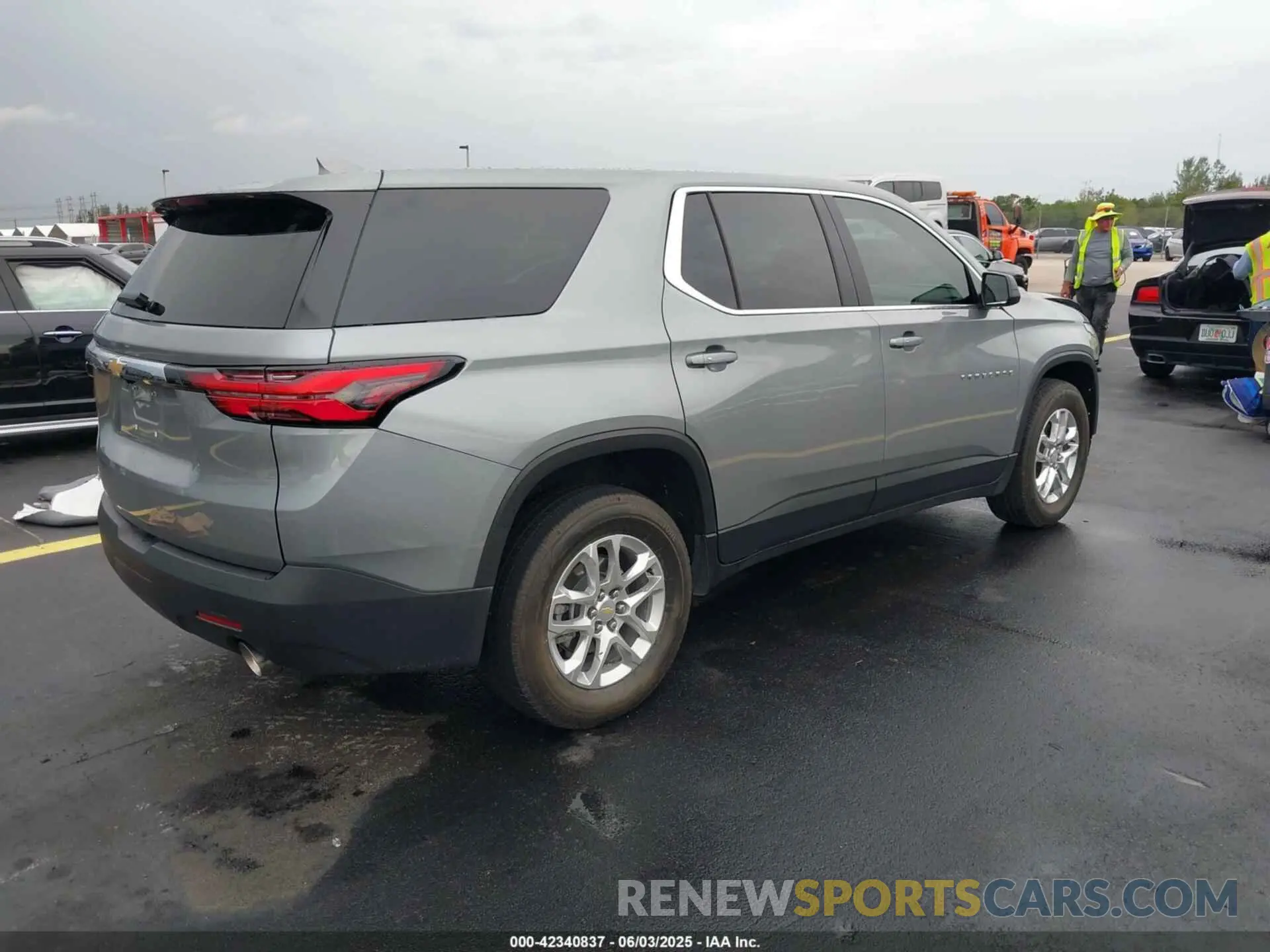 4 Photograph of a damaged car 1GNERFKW6PJ340667 CHEVROLET TRAVERSE 2023