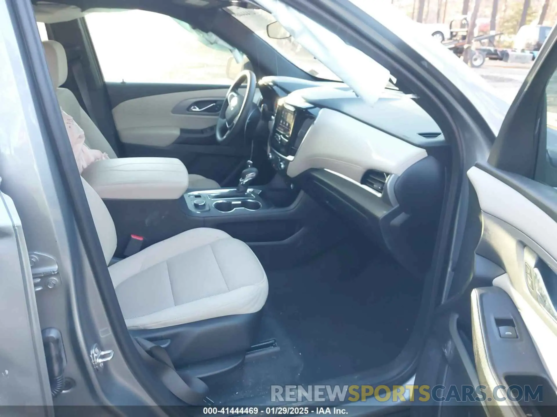 5 Photograph of a damaged car 1GNERFKW7PJ135438 CHEVROLET TRAVERSE 2023