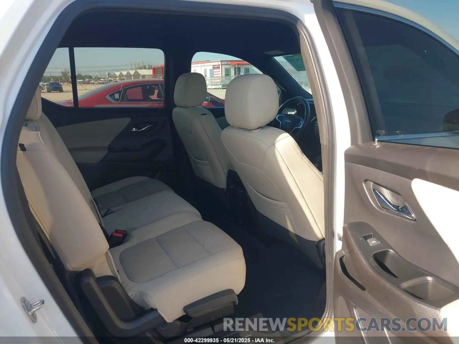 8 Photograph of a damaged car 1GNERFKW8PJ272498 CHEVROLET TRAVERSE 2023