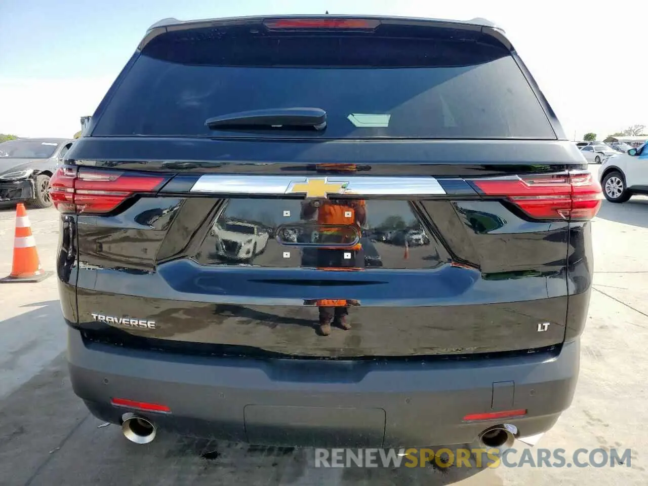 6 Photograph of a damaged car 1GNERGKW0PJ114436 CHEVROLET TRAVERSE 2023