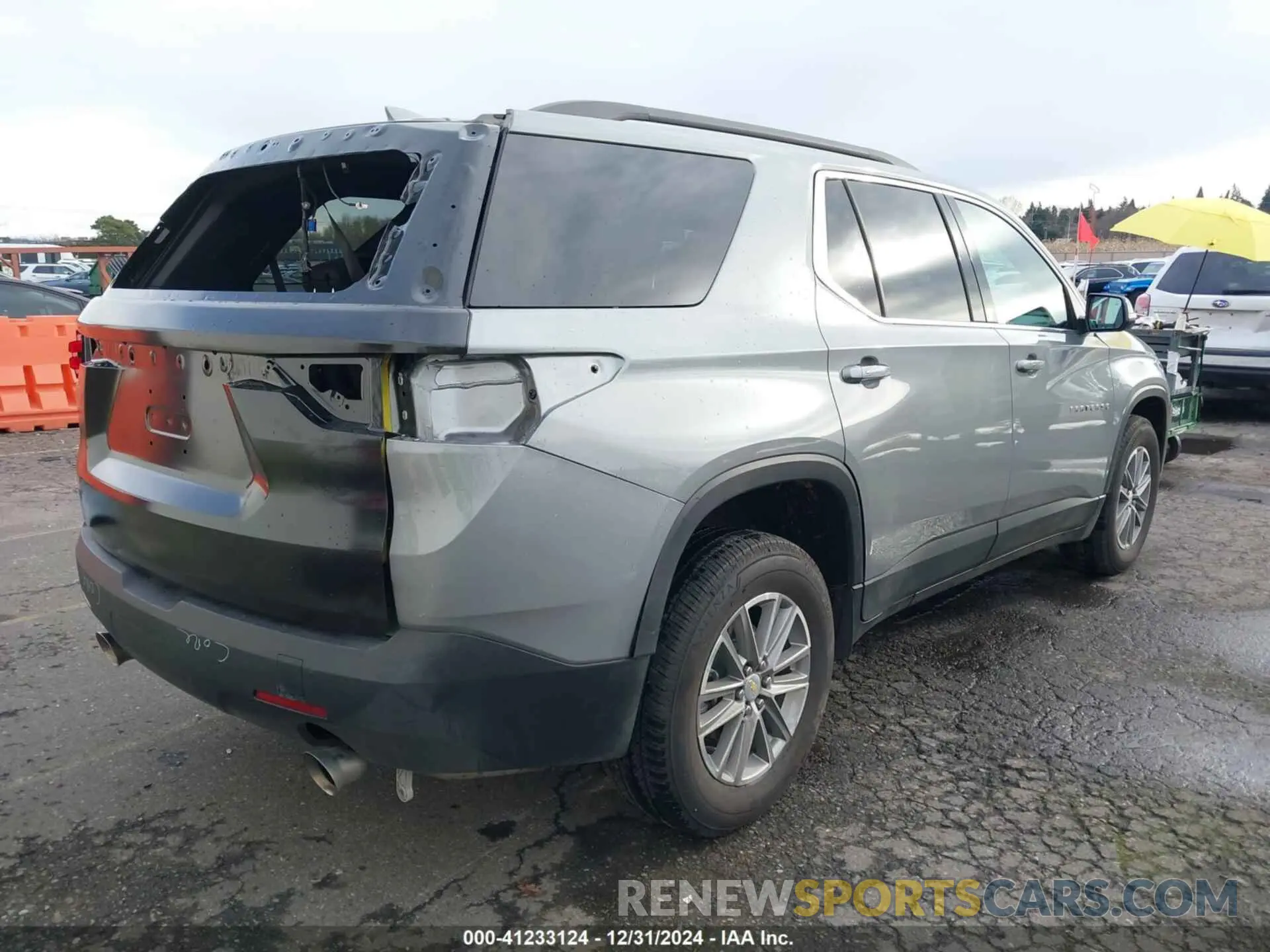 4 Photograph of a damaged car 1GNERGKW0PJ339312 CHEVROLET TRAVERSE 2023