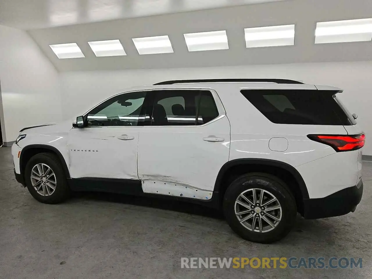 2 Photograph of a damaged car 1GNERGKW2PJ135658 CHEVROLET TRAVERSE 2023