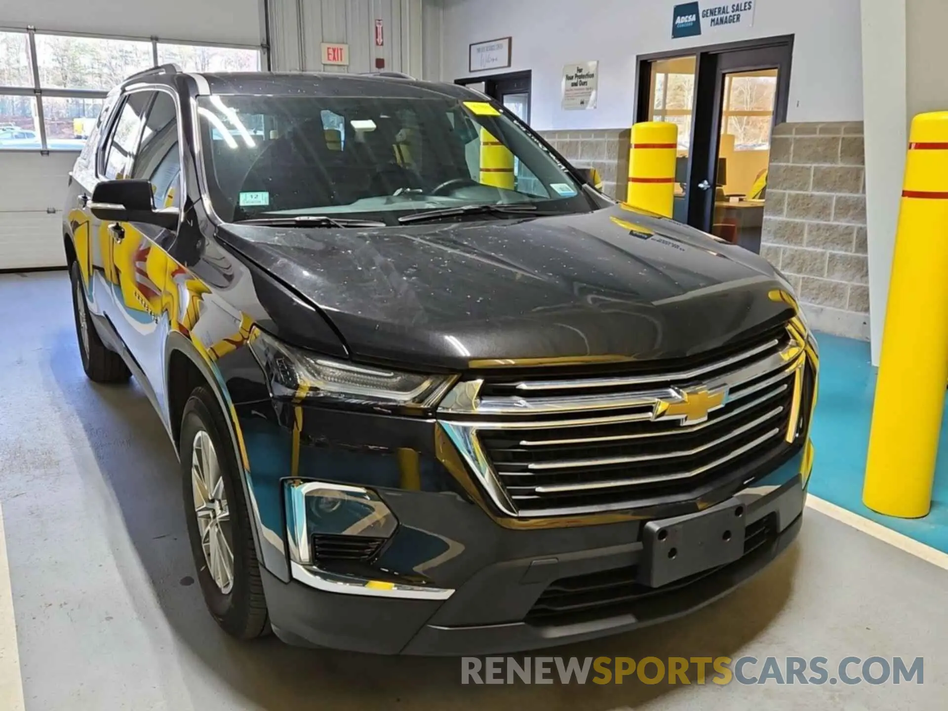 33 Photograph of a damaged car 1GNERGKW2PJ164268 CHEVROLET TRAVERSE 2023