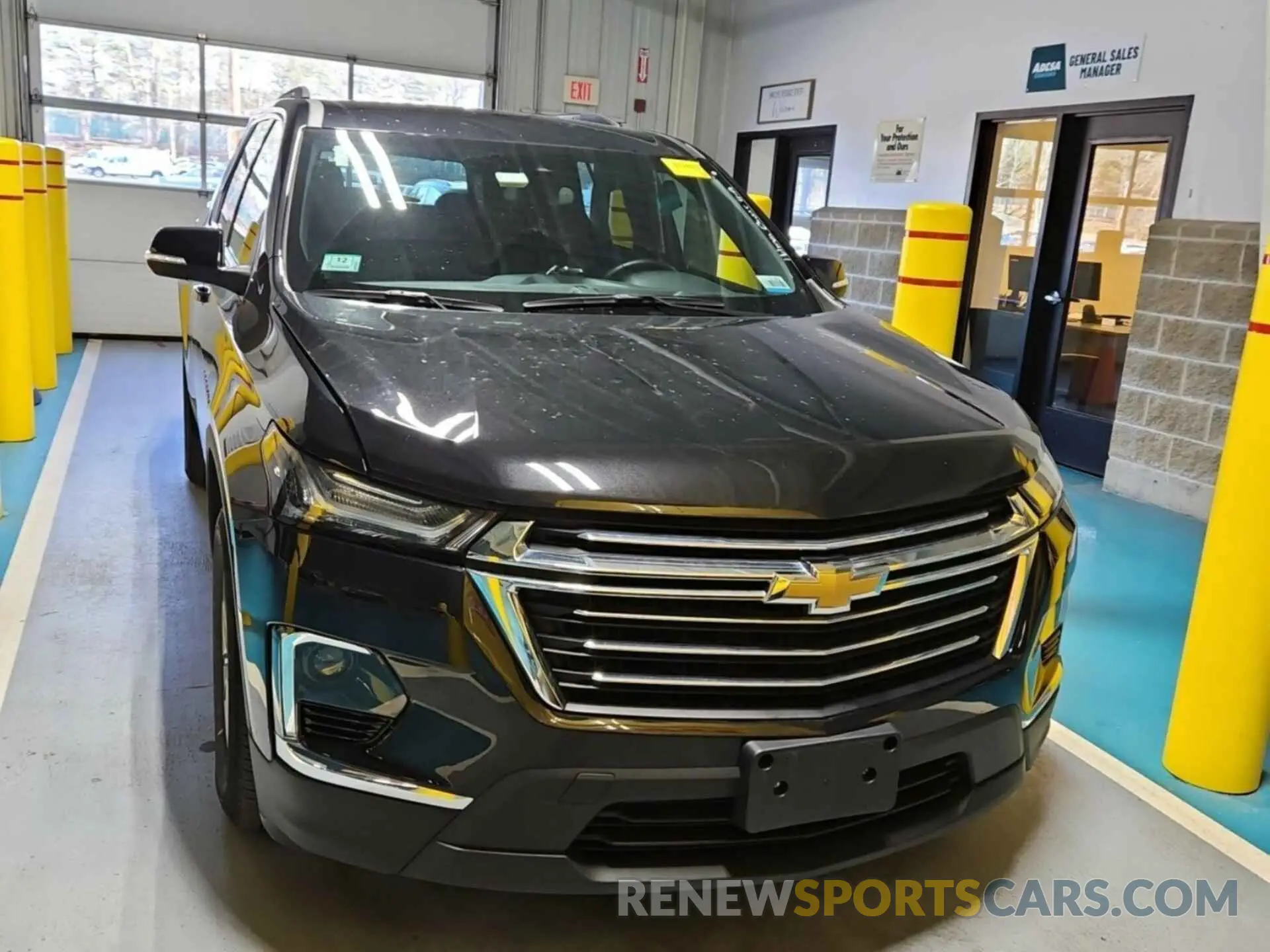 4 Photograph of a damaged car 1GNERGKW2PJ164268 CHEVROLET TRAVERSE 2023
