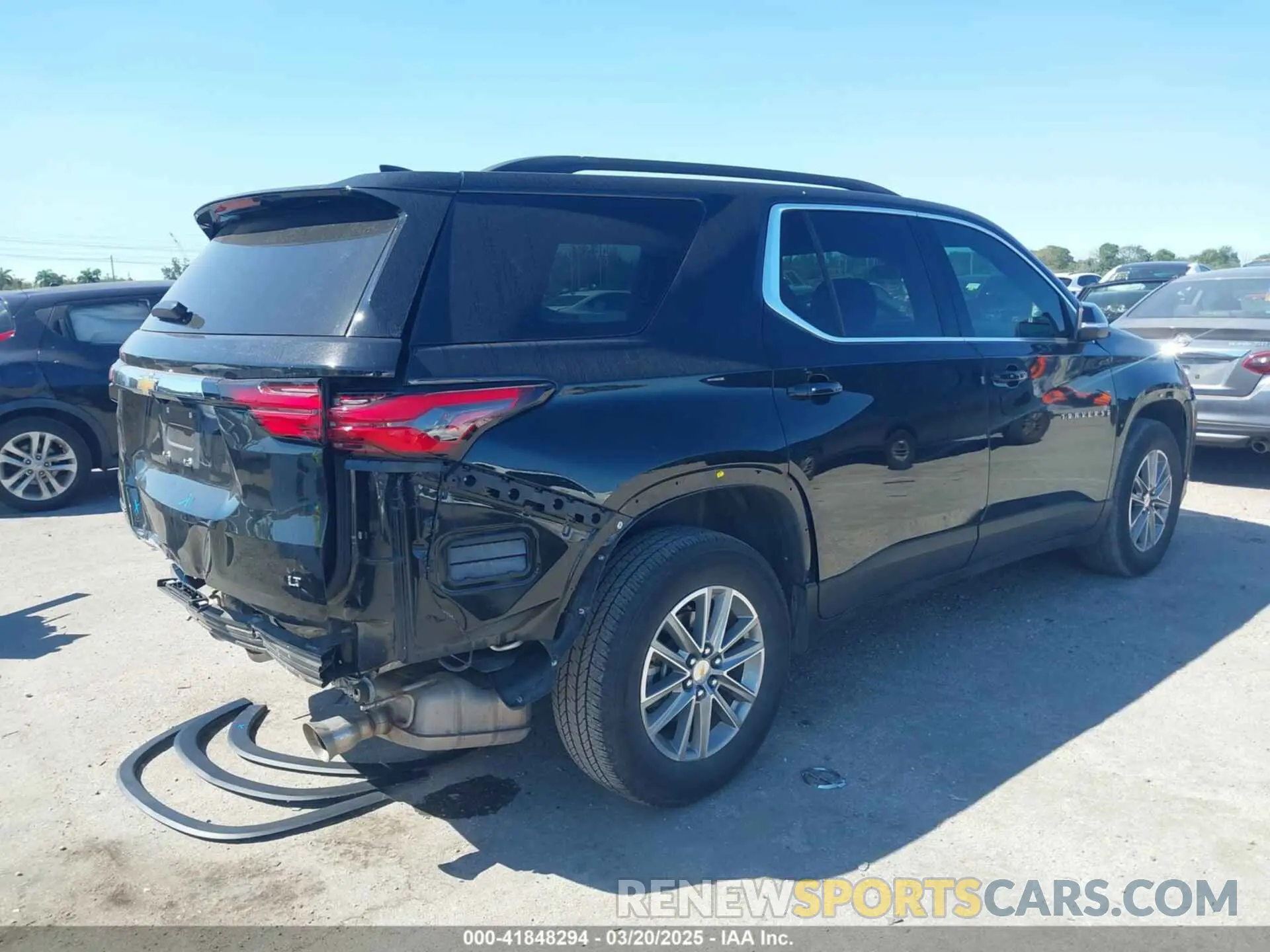 4 Photograph of a damaged car 1GNERGKW2PJ289979 CHEVROLET TRAVERSE 2023