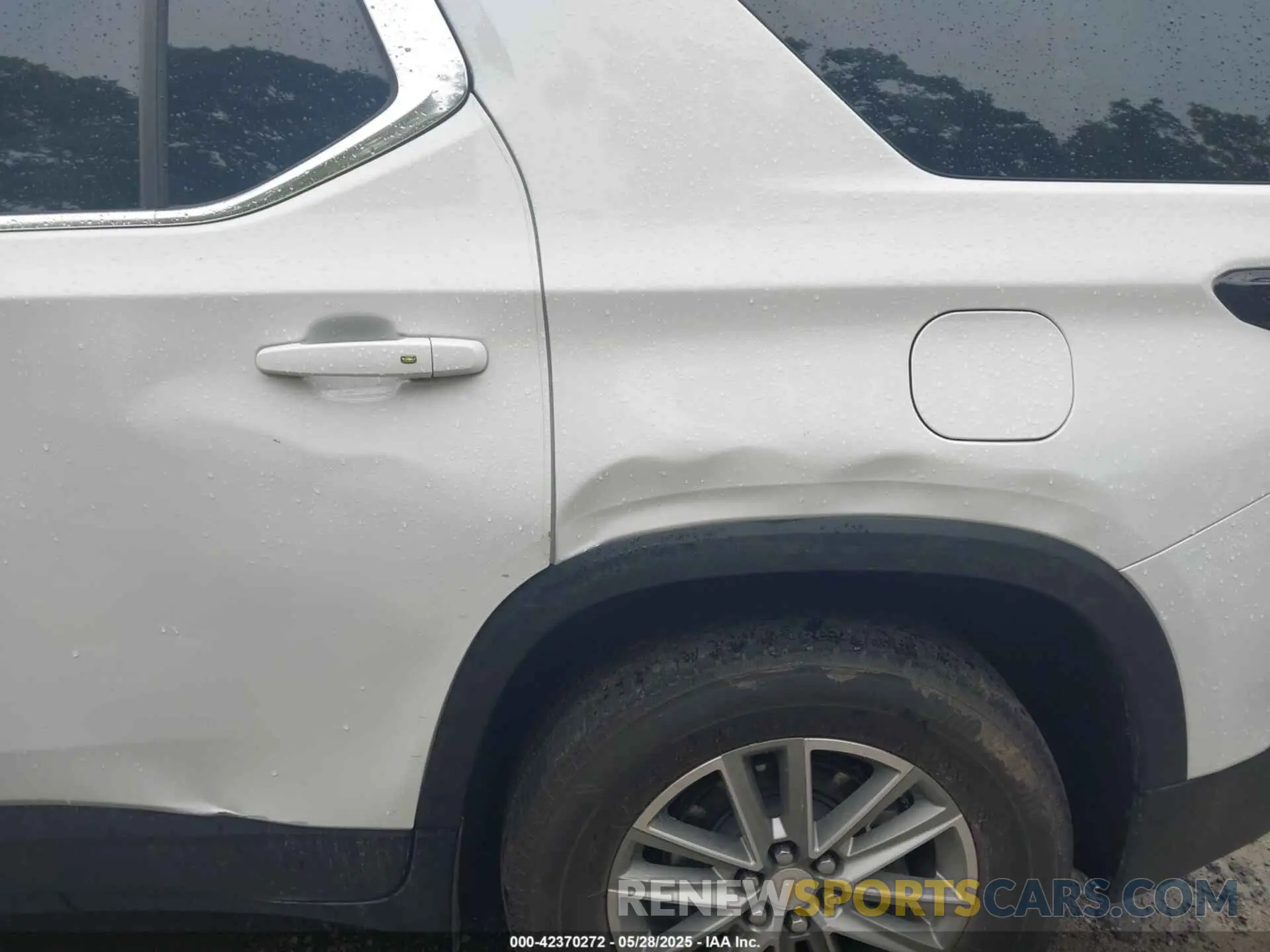 6 Photograph of a damaged car 1GNERGKW2PJ325718 CHEVROLET TRAVERSE 2023