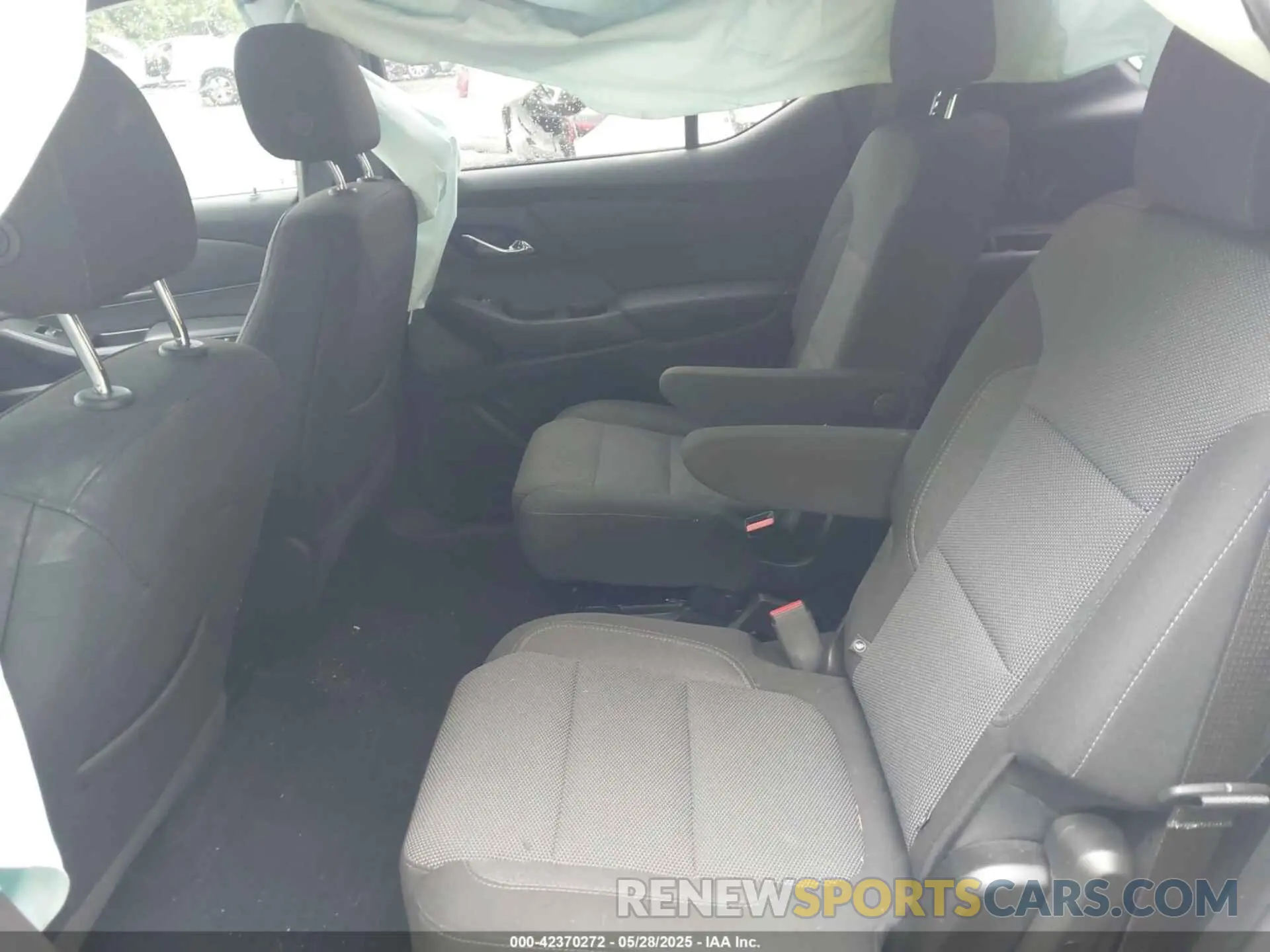 8 Photograph of a damaged car 1GNERGKW2PJ325718 CHEVROLET TRAVERSE 2023