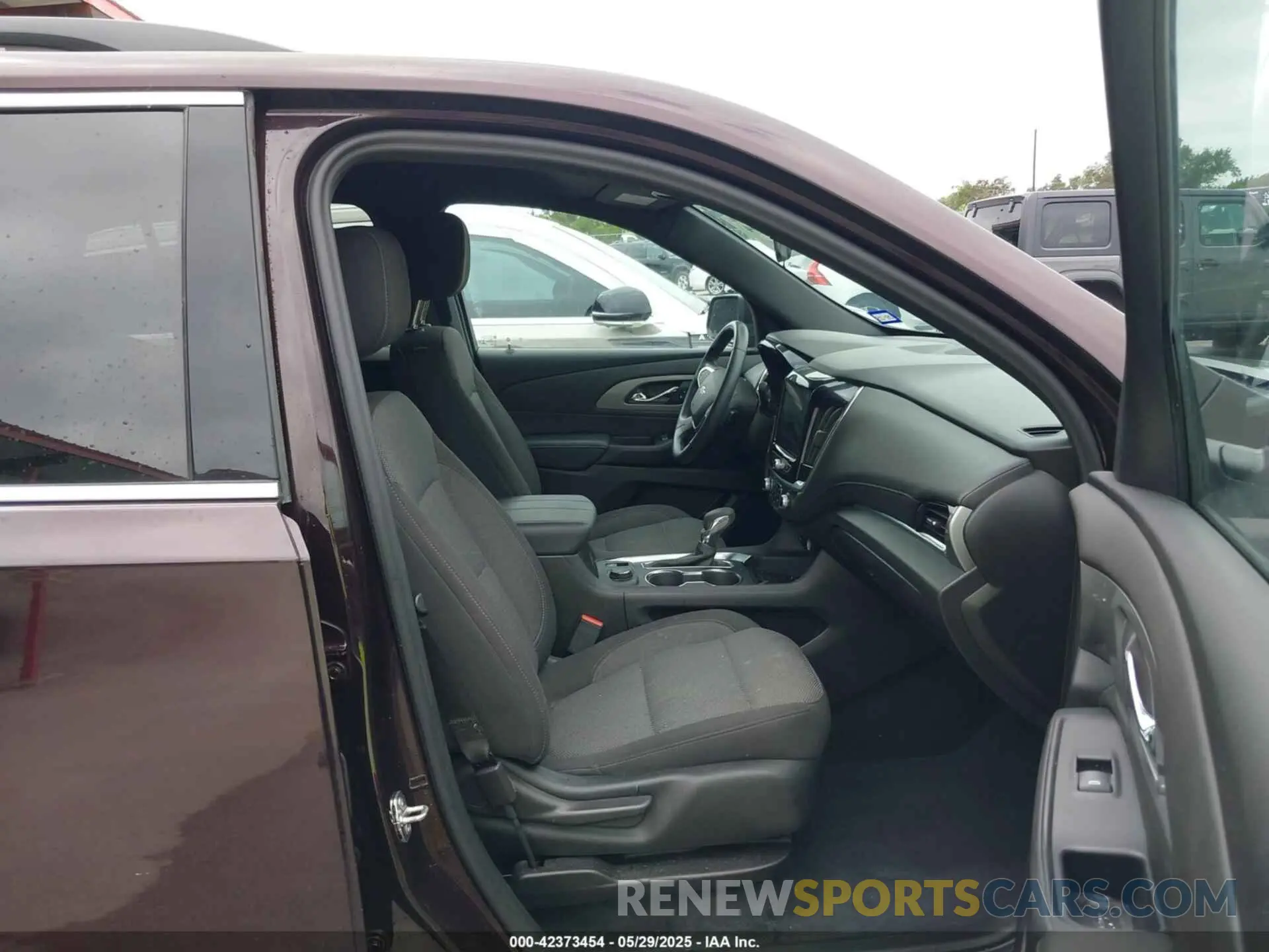 5 Photograph of a damaged car 1GNERGKW4PJ131482 CHEVROLET TRAVERSE 2023