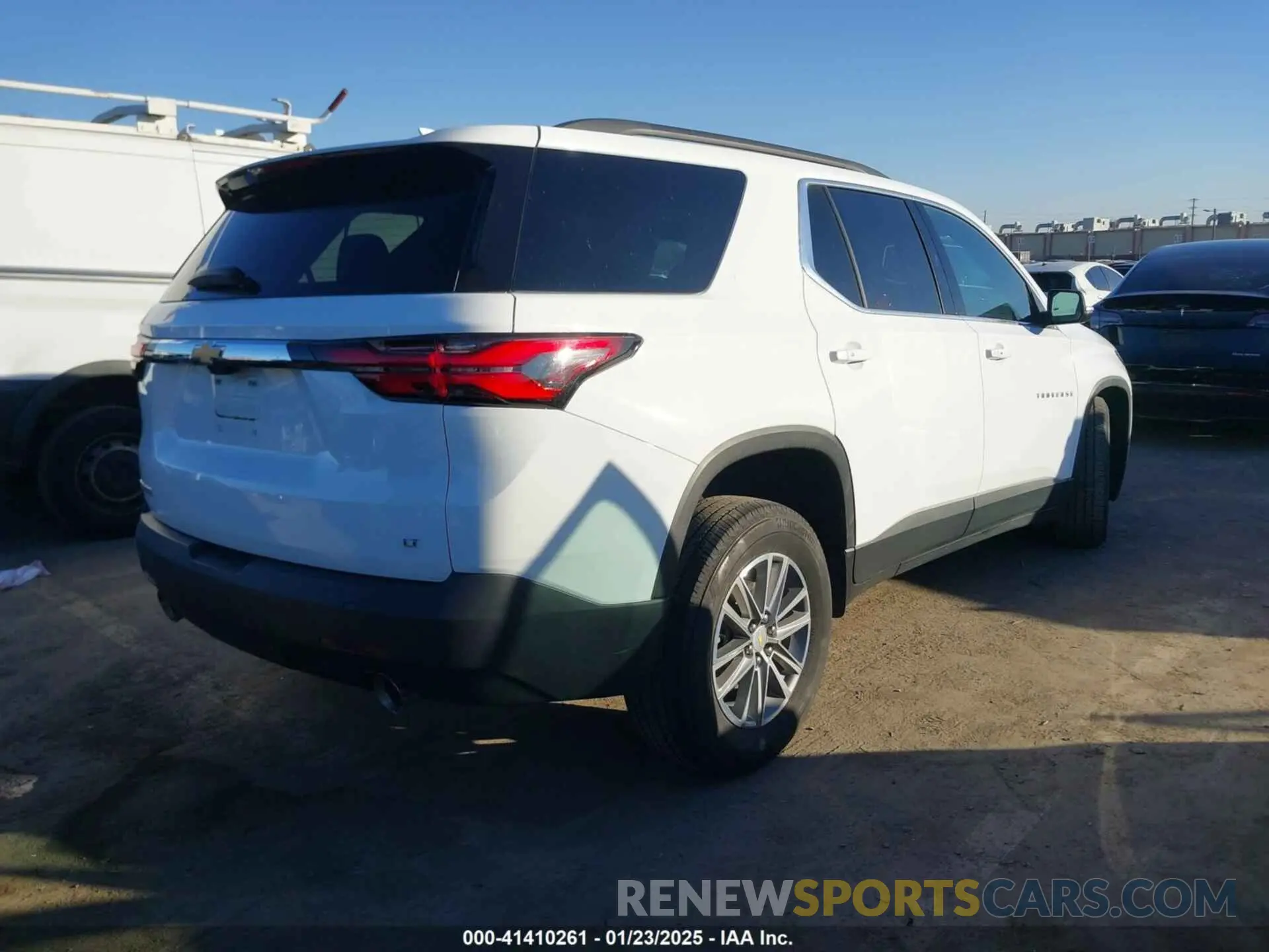 4 Photograph of a damaged car 1GNERGKW4PJ235325 CHEVROLET TRAVERSE 2023