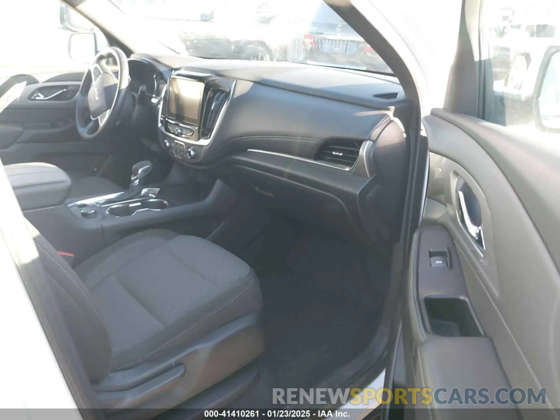 5 Photograph of a damaged car 1GNERGKW4PJ235325 CHEVROLET TRAVERSE 2023