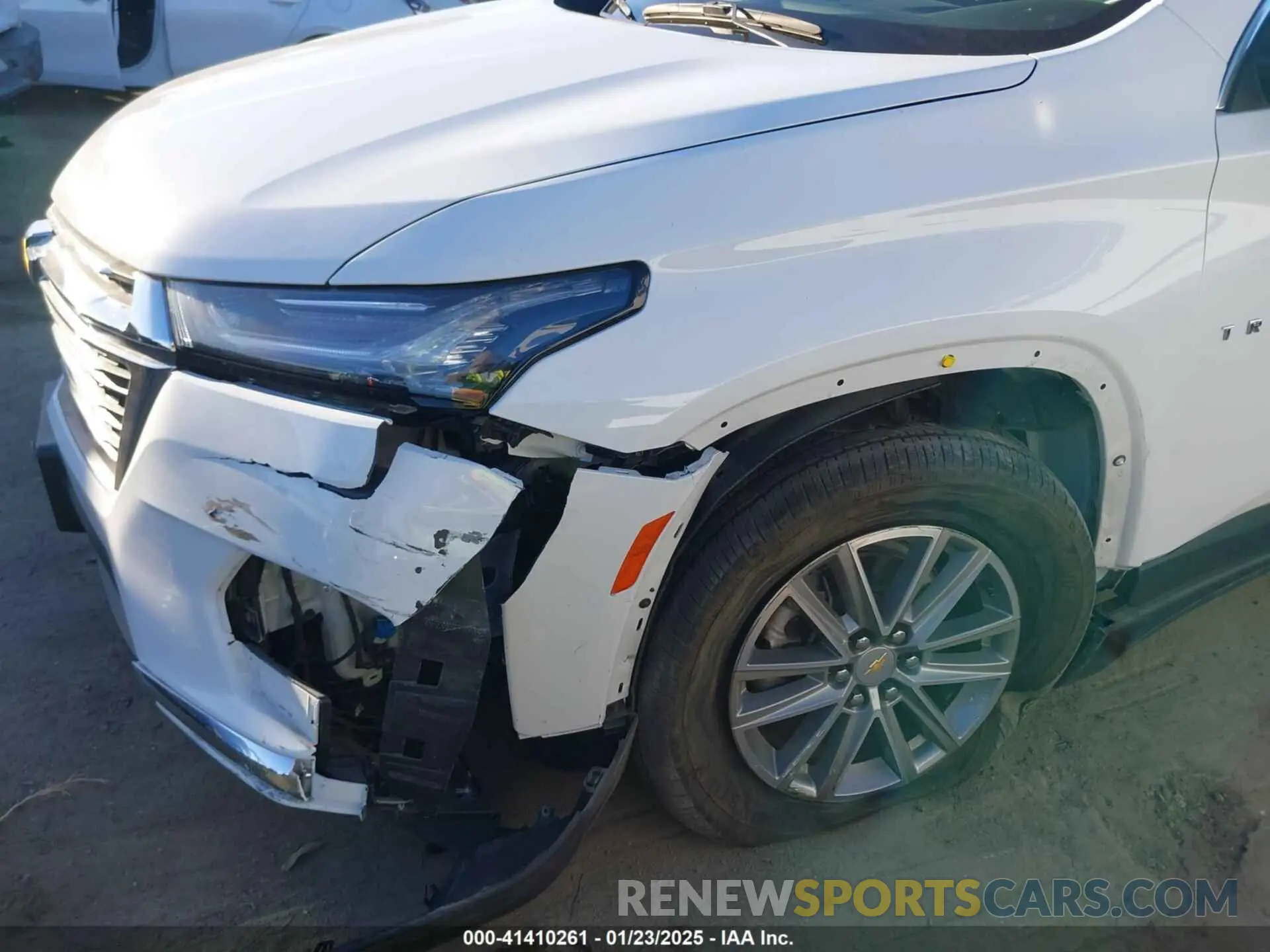 6 Photograph of a damaged car 1GNERGKW4PJ235325 CHEVROLET TRAVERSE 2023