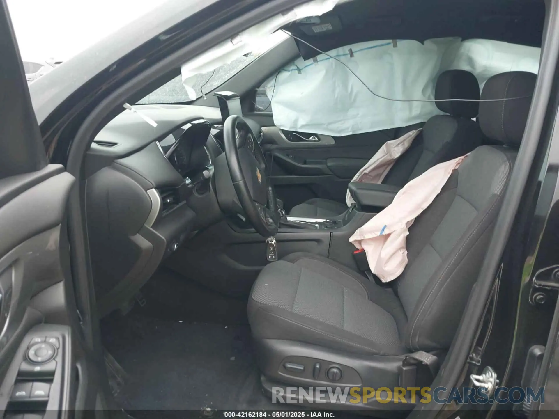 5 Photograph of a damaged car 1GNERGKW4PJ303672 CHEVROLET TRAVERSE 2023