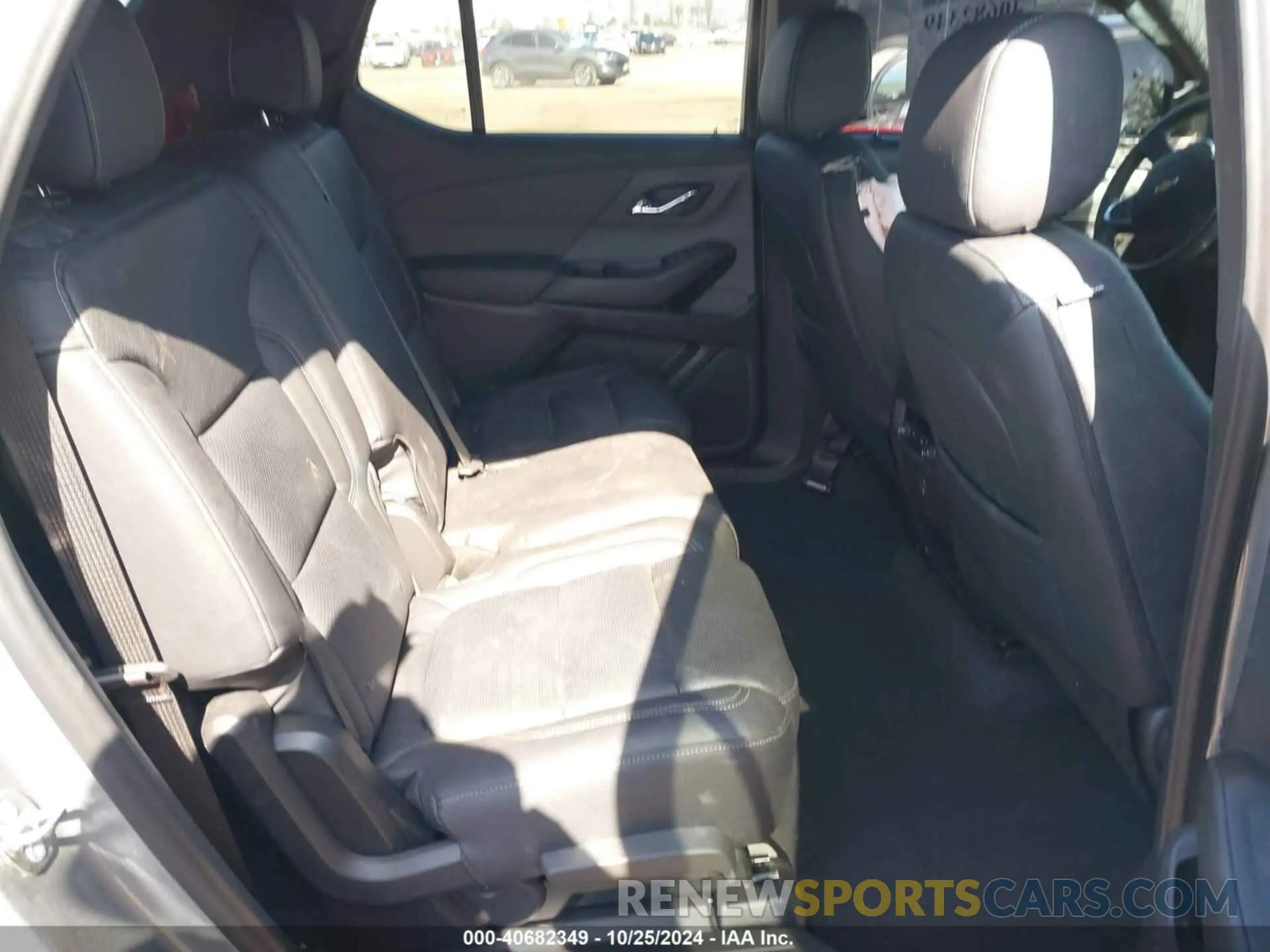 8 Photograph of a damaged car 1GNERGKW5PJ124931 CHEVROLET TRAVERSE 2023