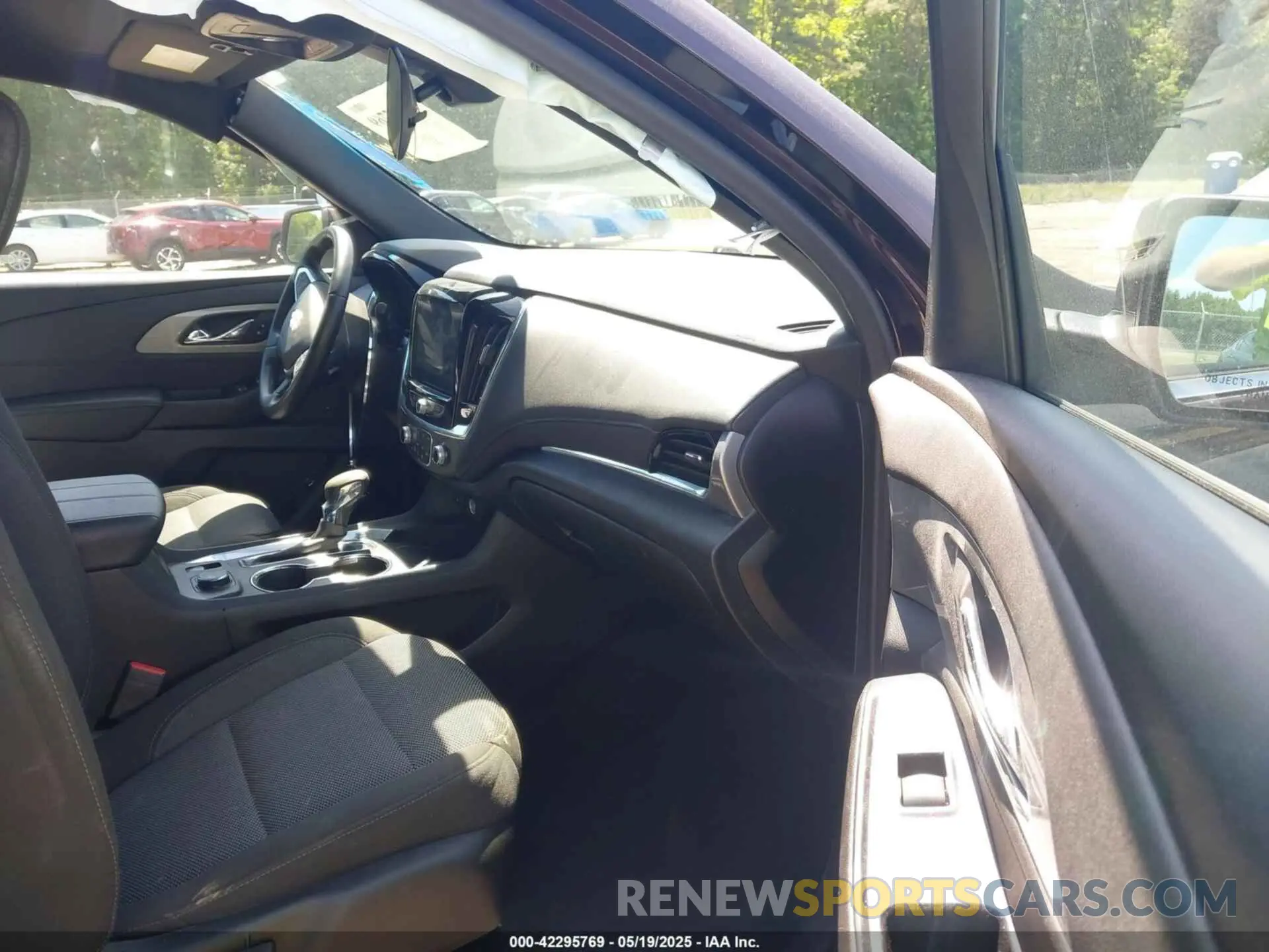 5 Photograph of a damaged car 1GNERGKW5PJ146637 CHEVROLET TRAVERSE 2023