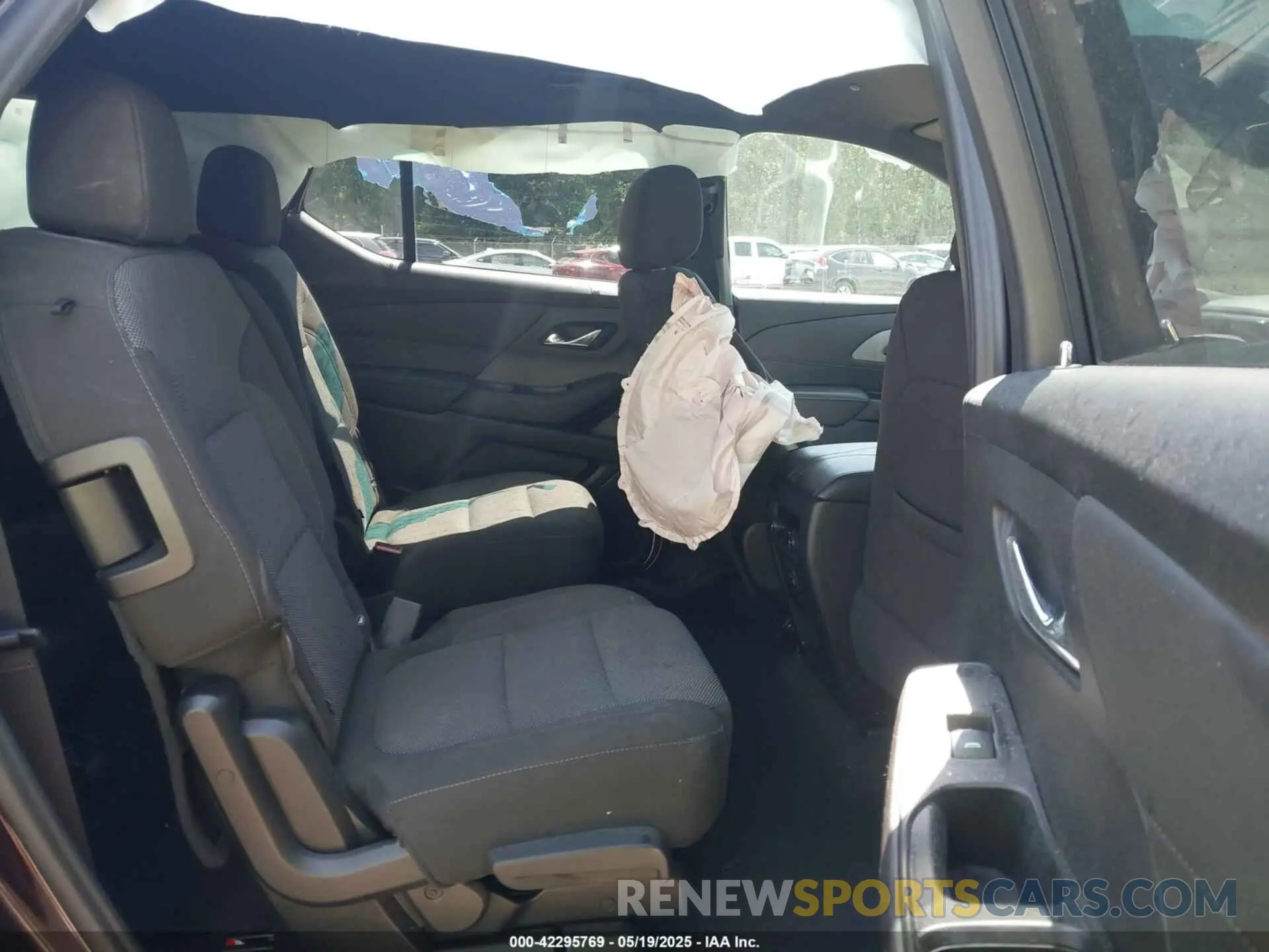 8 Photograph of a damaged car 1GNERGKW5PJ146637 CHEVROLET TRAVERSE 2023