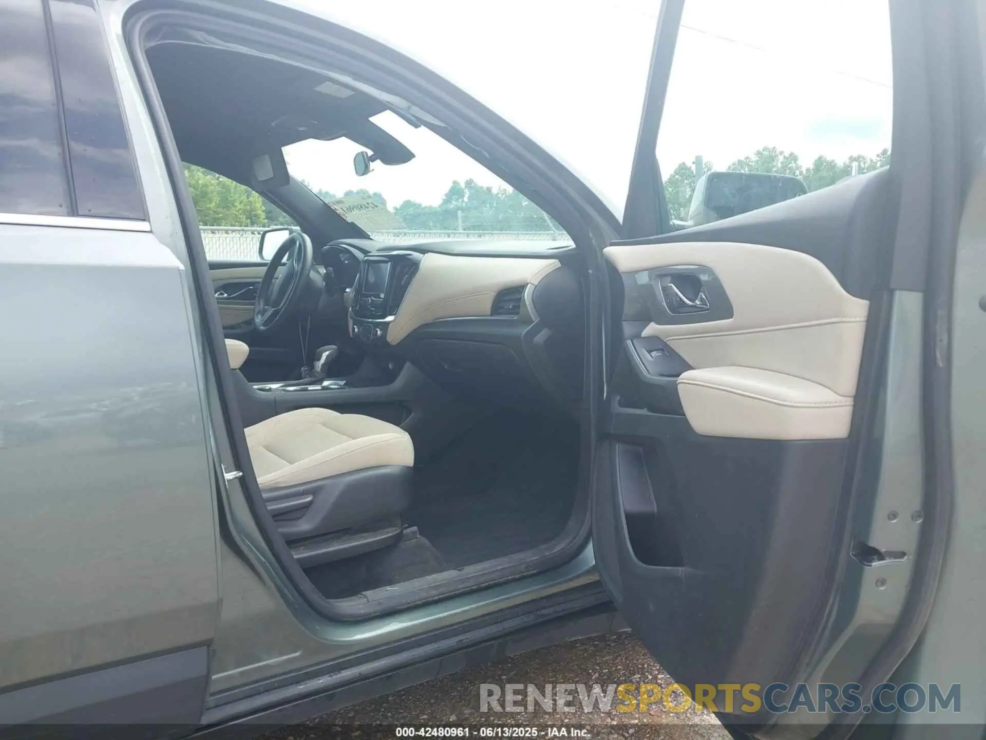 17 Photograph of a damaged car 1GNERGKW5PJ181145 CHEVROLET TRAVERSE 2023