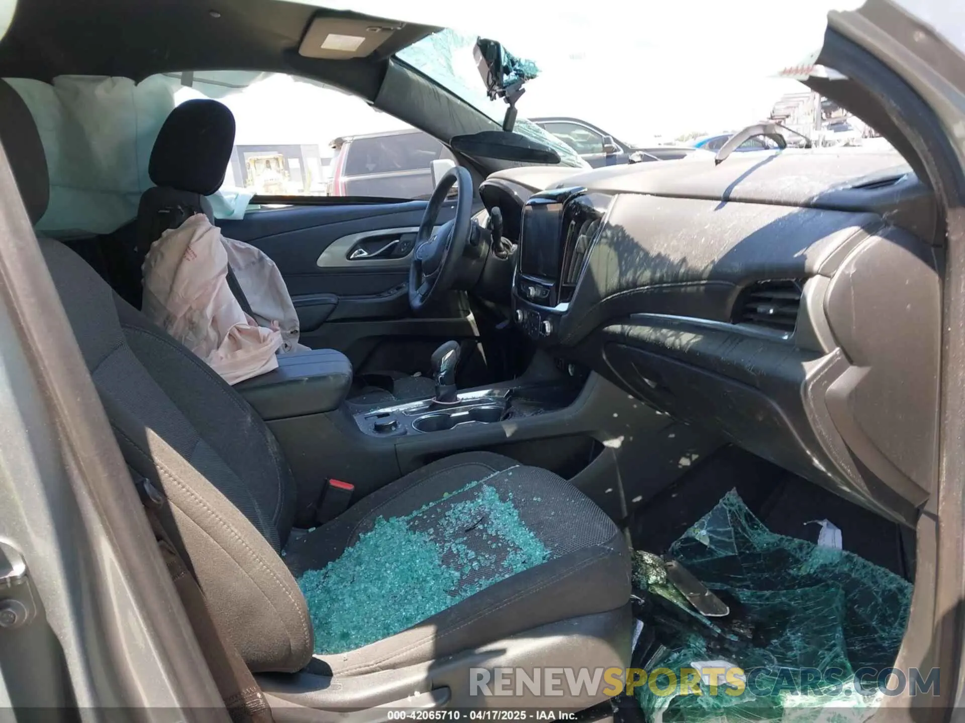 5 Photograph of a damaged car 1GNERGKW5PJ248875 CHEVROLET TRAVERSE 2023