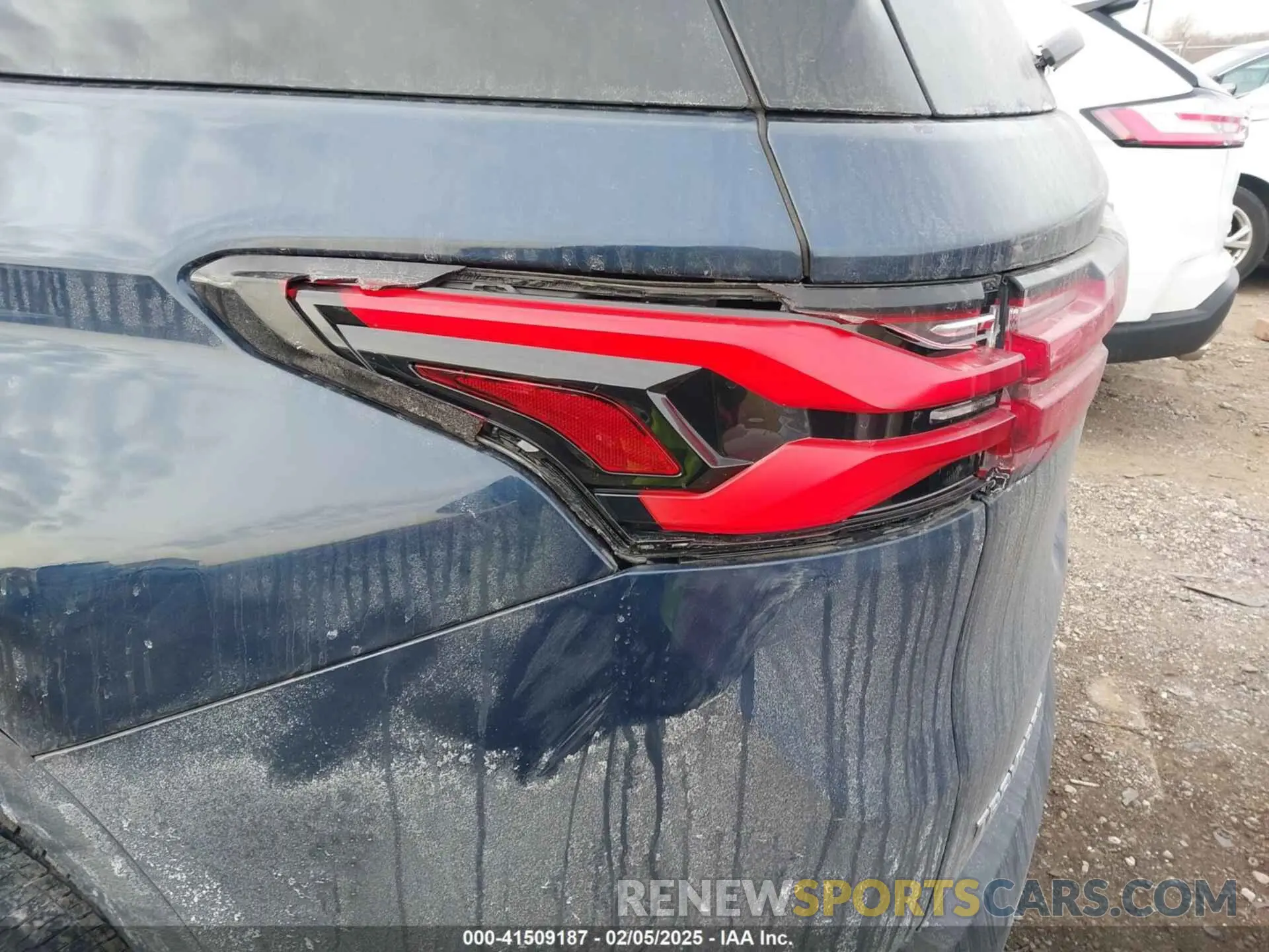 18 Photograph of a damaged car 1GNERGKW5PJ286607 CHEVROLET TRAVERSE 2023