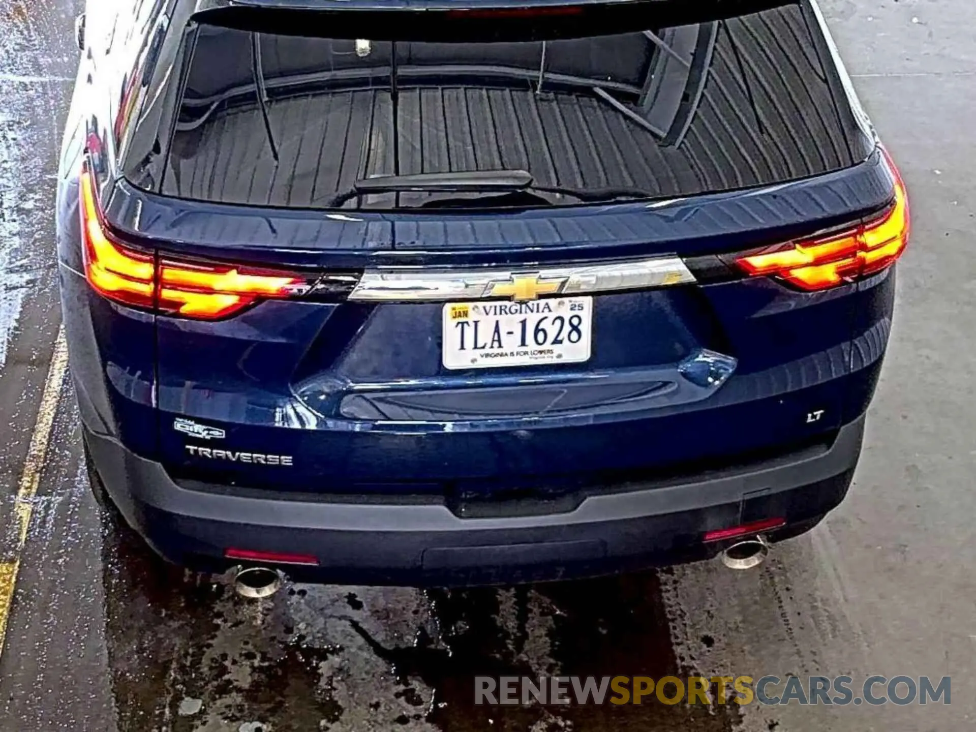 10 Photograph of a damaged car 1GNERGKW6PJ291590 CHEVROLET TRAVERSE 2023