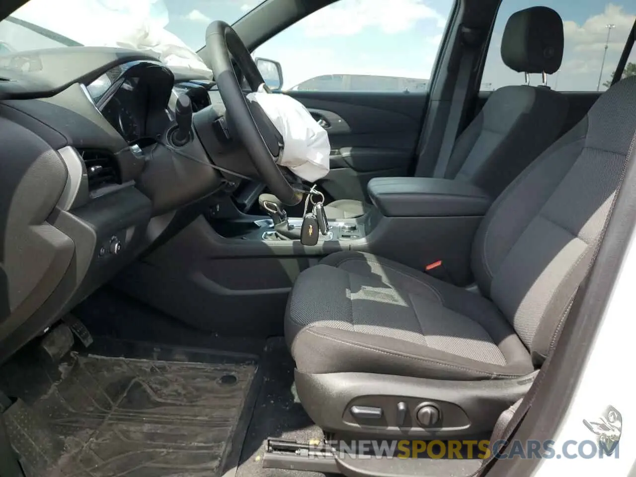 7 Photograph of a damaged car 1GNERGKW6PJ324619 CHEVROLET TRAVERSE 2023