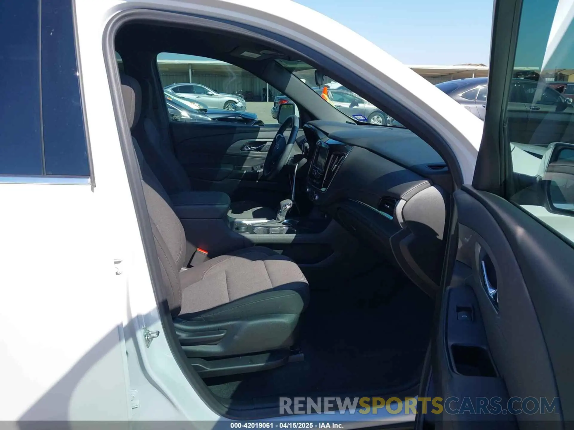 5 Photograph of a damaged car 1GNERGKW7PJ323950 CHEVROLET TRAVERSE 2023