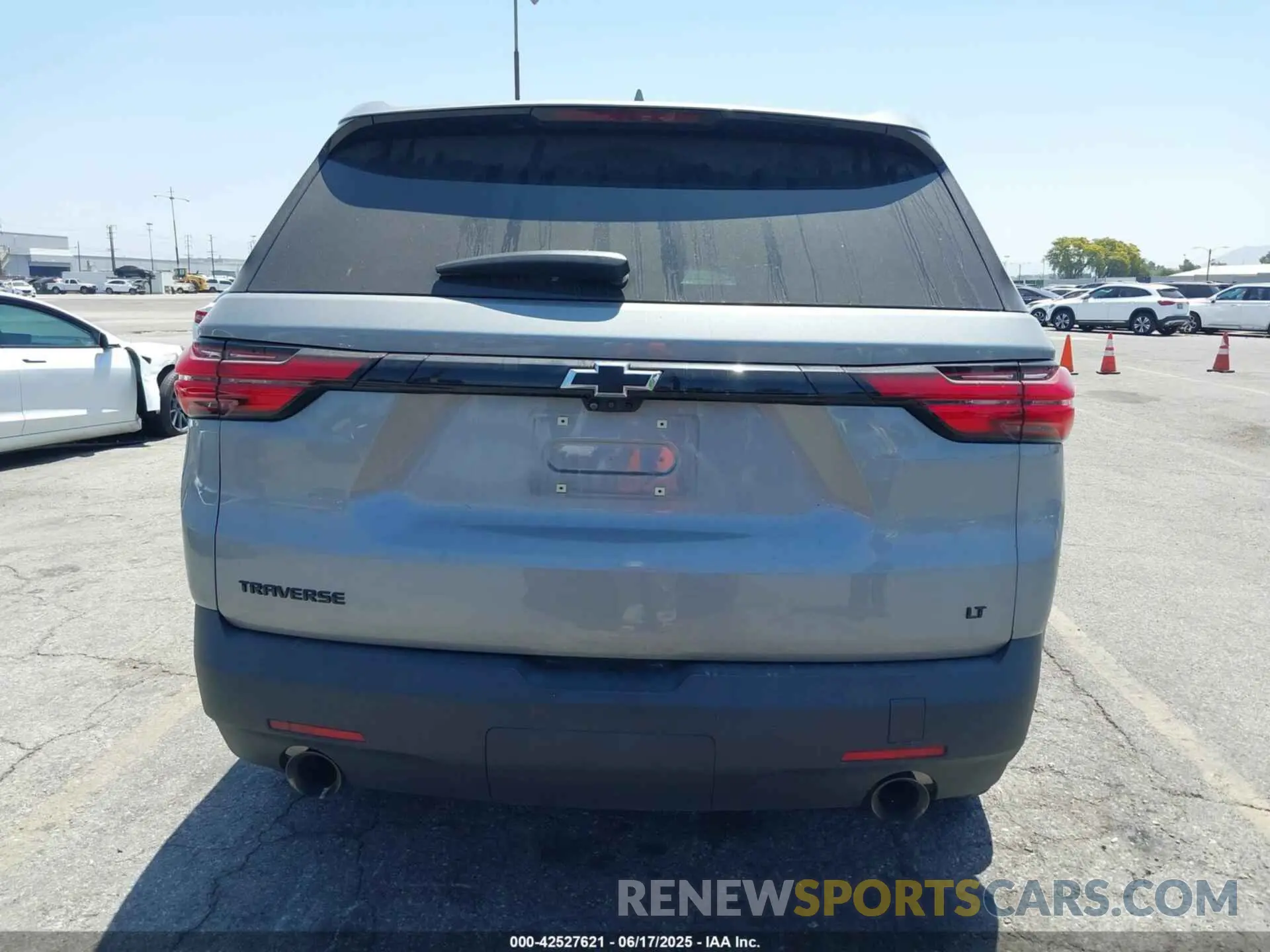 17 Photograph of a damaged car 1GNERGKW8PJ166414 CHEVROLET TRAVERSE 2023