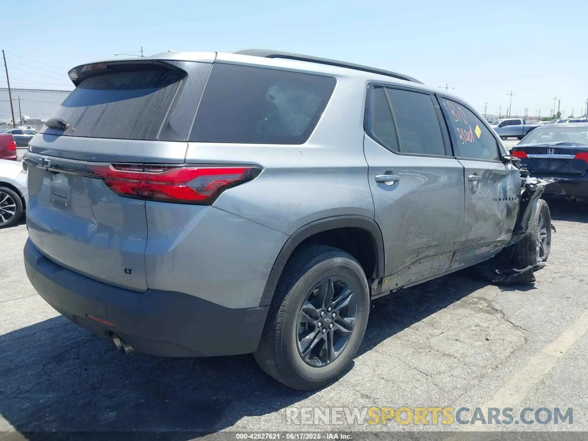 4 Photograph of a damaged car 1GNERGKW8PJ166414 CHEVROLET TRAVERSE 2023