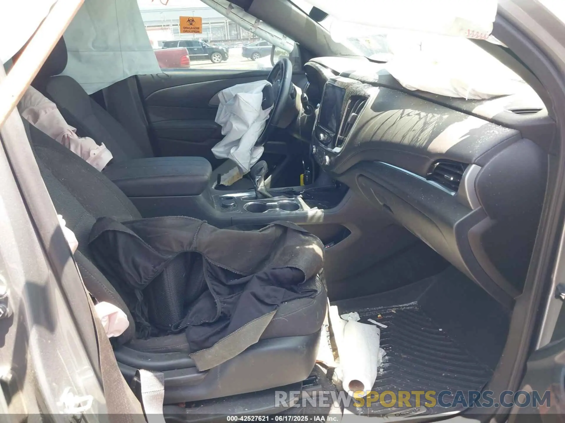 5 Photograph of a damaged car 1GNERGKW8PJ166414 CHEVROLET TRAVERSE 2023