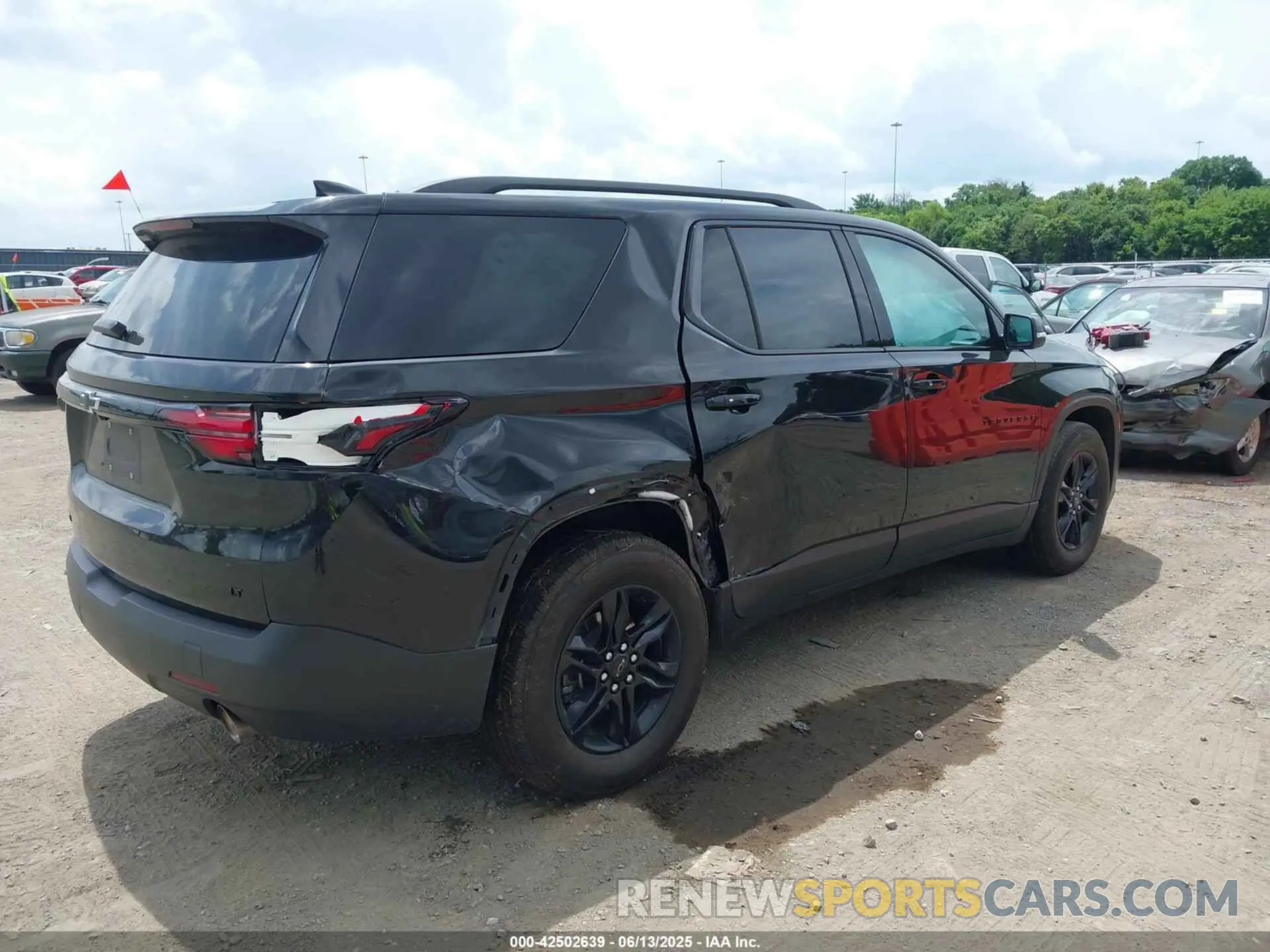 4 Photograph of a damaged car 1GNERGKW8PJ187375 CHEVROLET TRAVERSE 2023