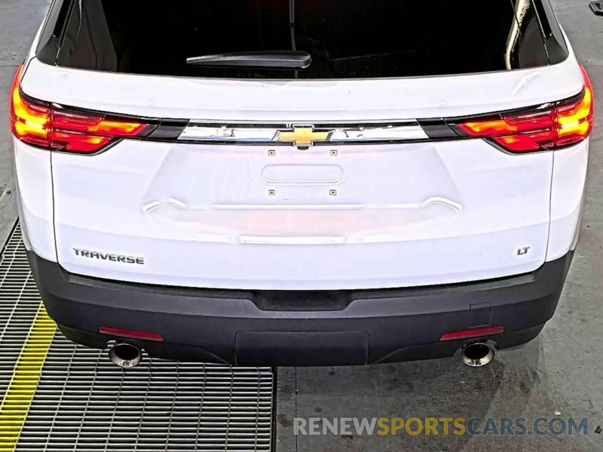 19 Photograph of a damaged car 1GNERGKW8PJ211562 CHEVROLET TRAVERSE 2023