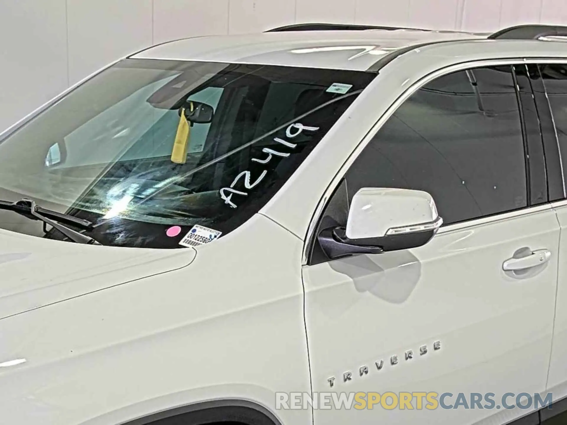 3 Photograph of a damaged car 1GNERGKW8PJ211562 CHEVROLET TRAVERSE 2023