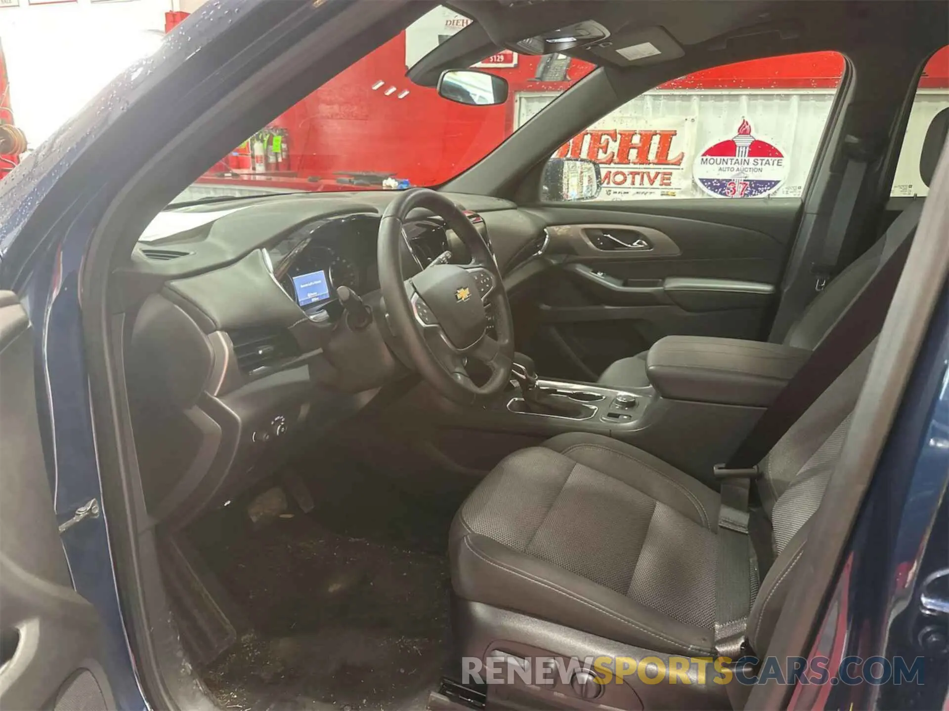 6 Photograph of a damaged car 1GNERGKW8PJ226367 CHEVROLET TRAVERSE 2023