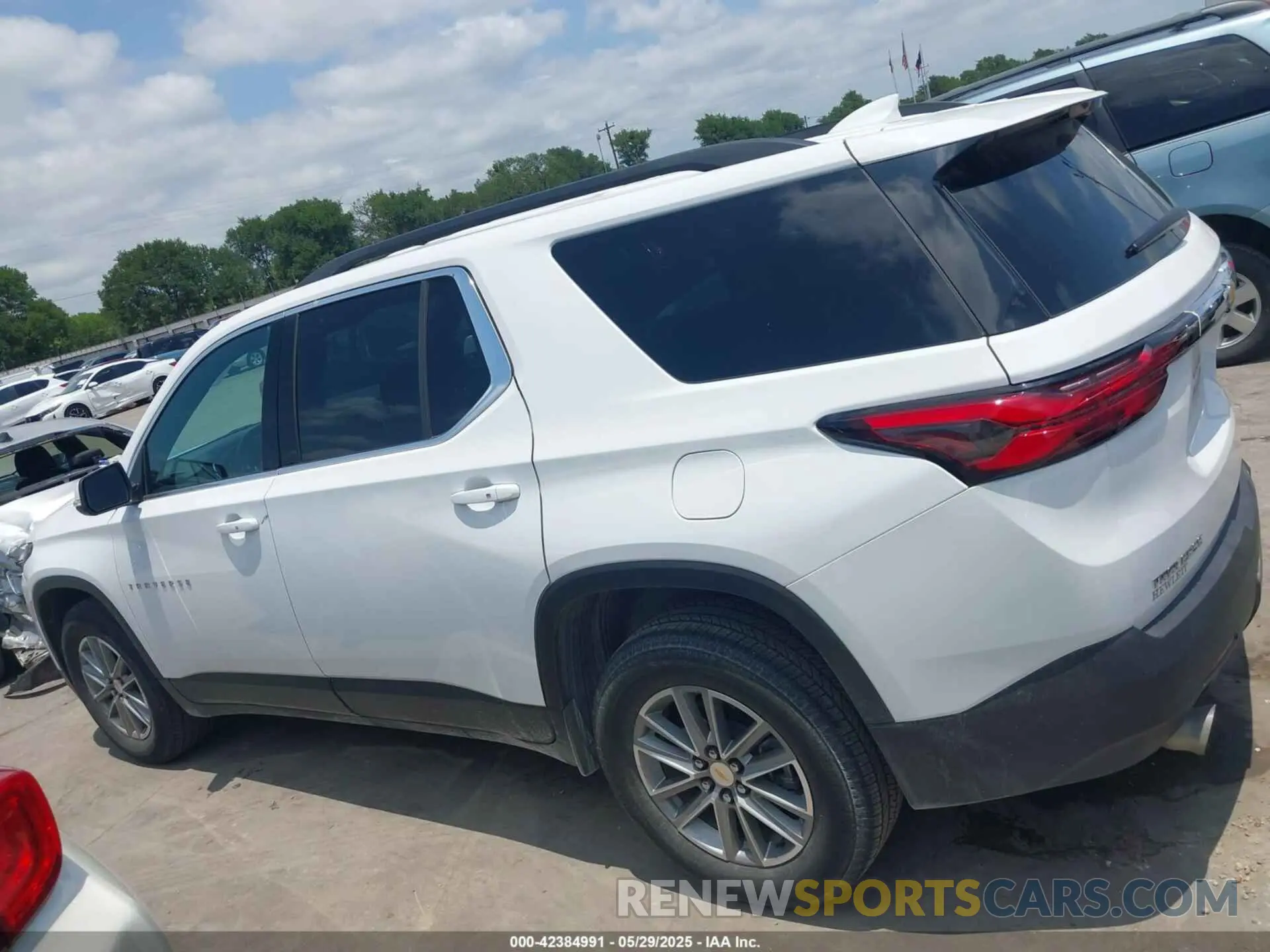 14 Photograph of a damaged car 1GNERGKW8PJ332415 CHEVROLET TRAVERSE 2023